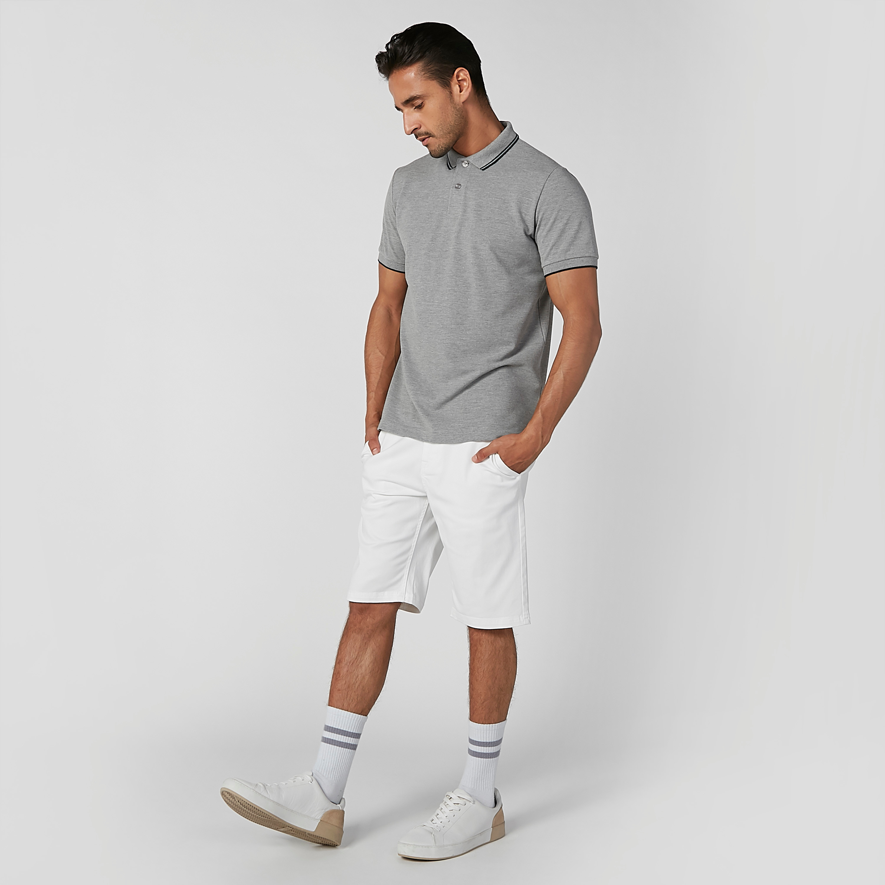 شورت مستدام سليم سادة بخصر متوسط الارتفاع وجيوب -men-clothing-bottoms-shorts-image-6