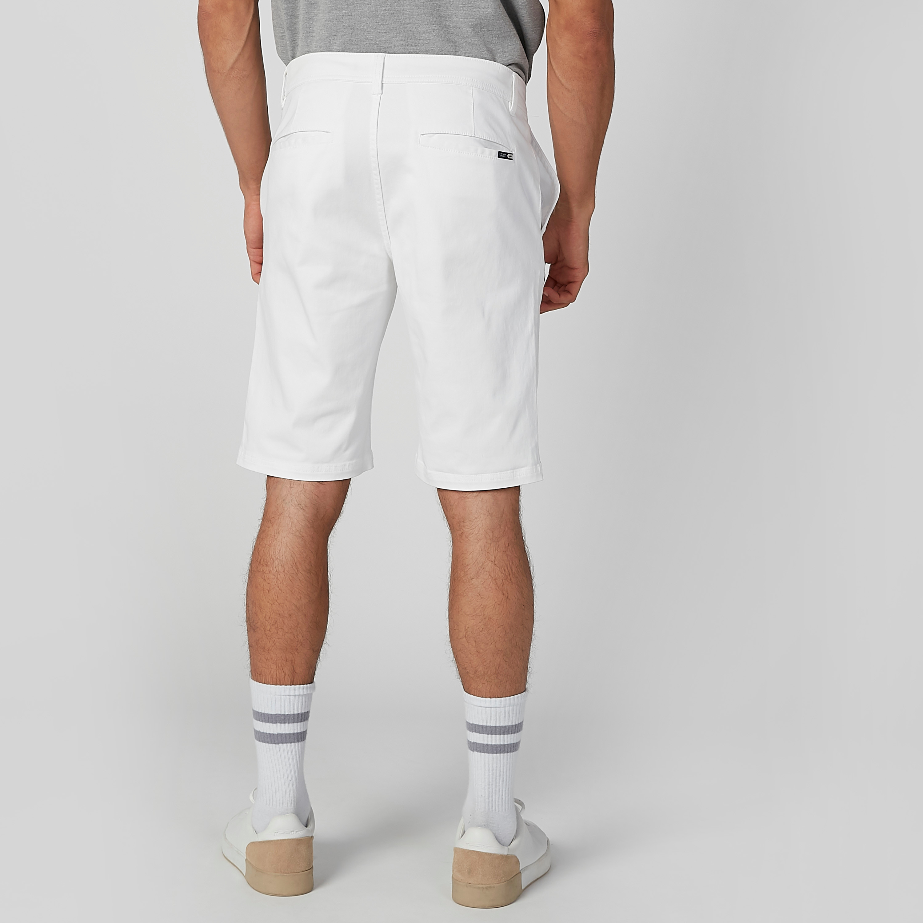 شورت مستدام سليم سادة بخصر متوسط الارتفاع وجيوب -men-clothing-bottoms-shorts-image-10