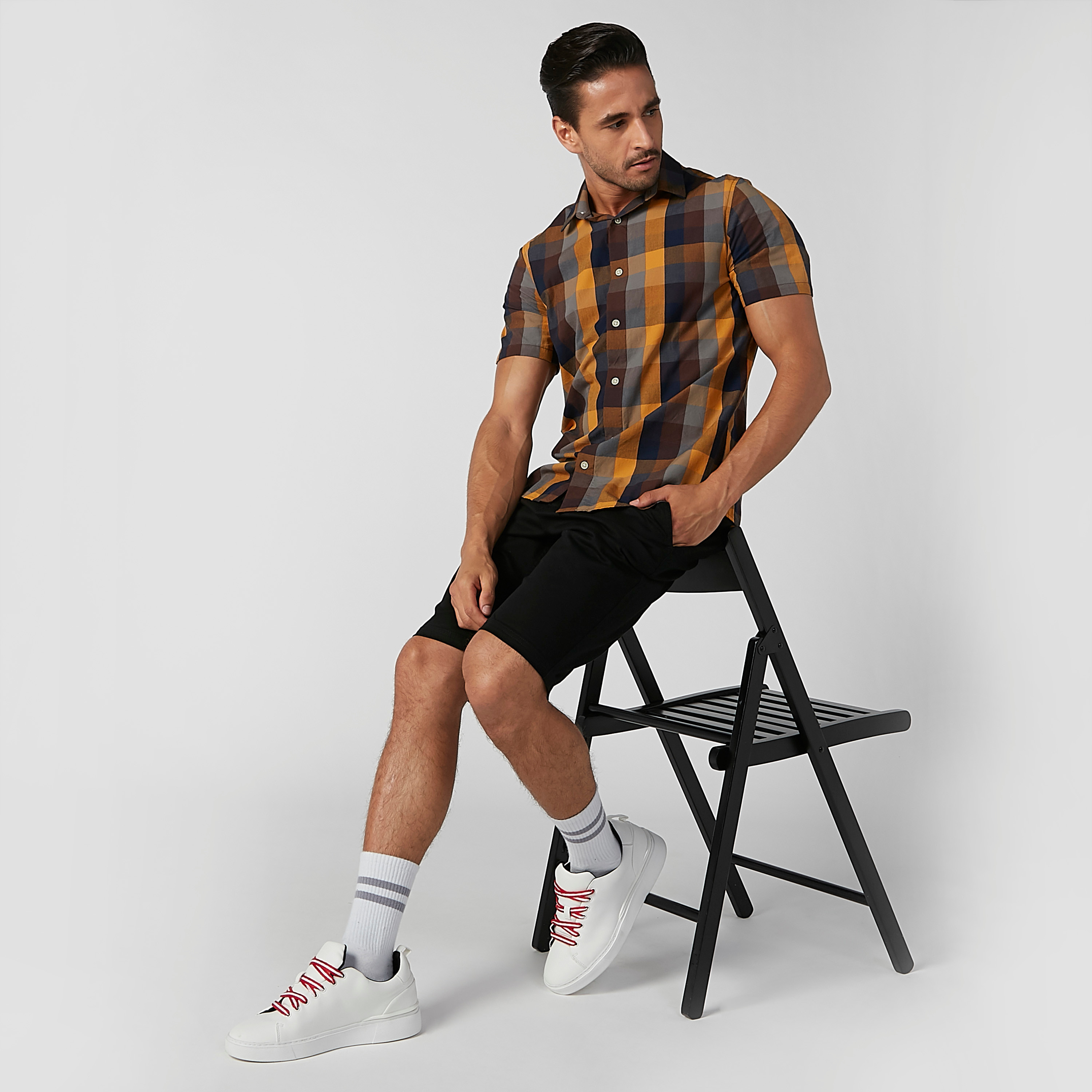 شورت مستدام سليم سادة بخصر متوسط الارتفاع وجيوب -men-clothing-bottoms-shorts-image-12