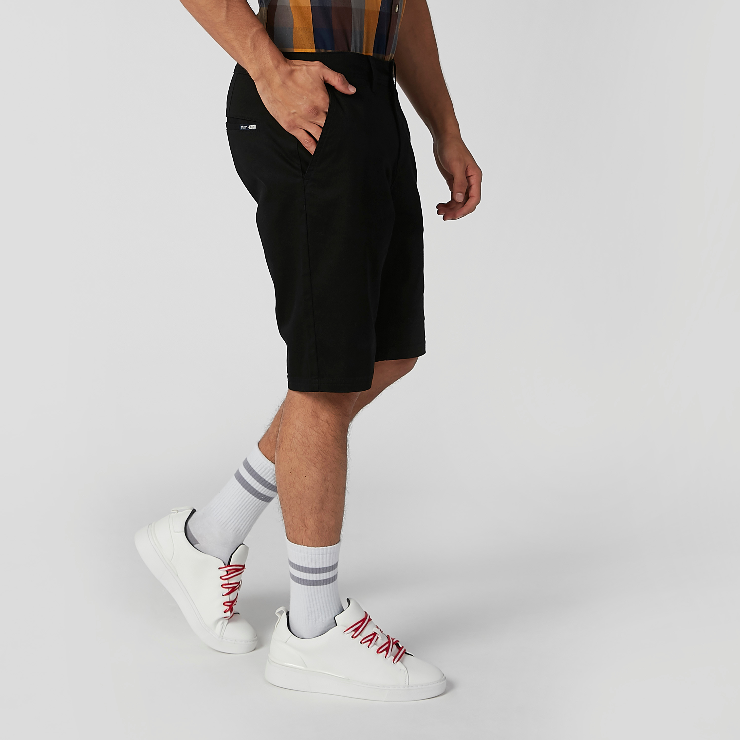 شورت مستدام سليم سادة بخصر متوسط الارتفاع وجيوب -men-clothing-bottoms-shorts-image-14