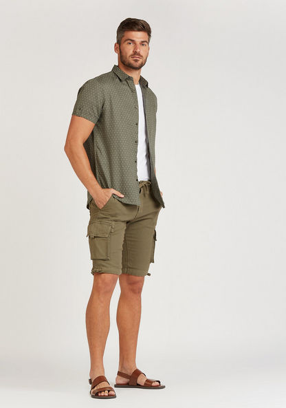 Slim Fit Solid Mid-Rise Linen Cargo Shorts with Pocket Detail