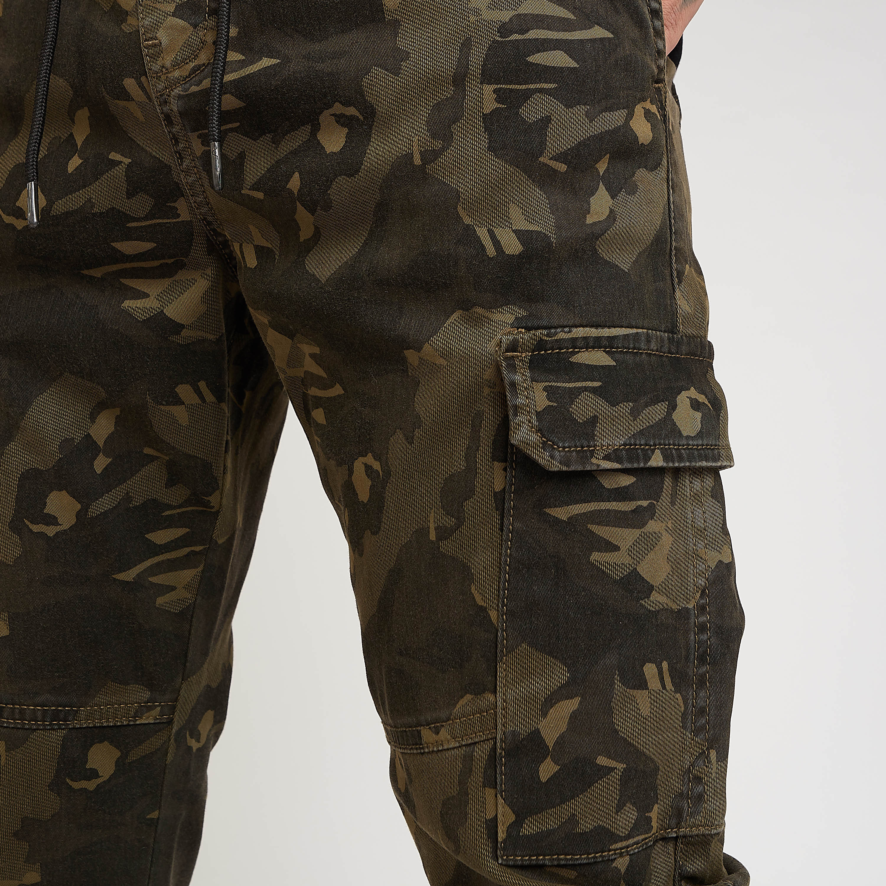 Camouflage Print Cargo Pants with Pocket Detail and Drawstring Closure-men-clothing-trousersandchinos-trousers-image-5