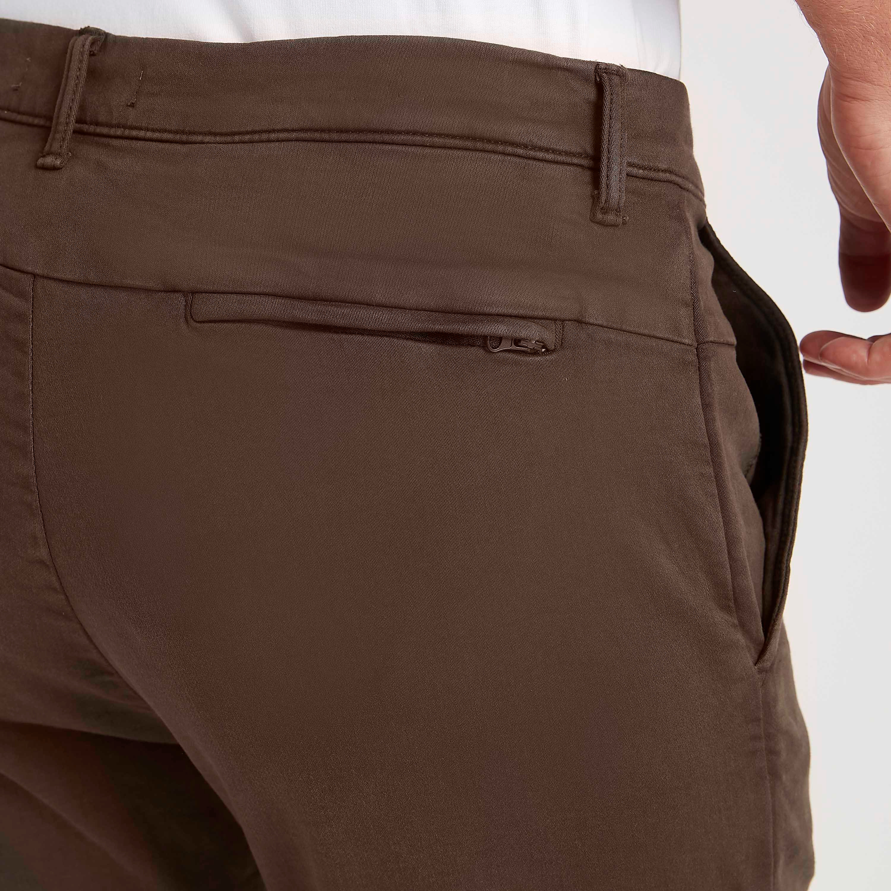 بنطلون رياضي سادة بقصة سكيني وخصر متوسط الارتفاع وجيوب بسحاب-men-clothing-bottoms-trousersandchinos-chinos-image-3