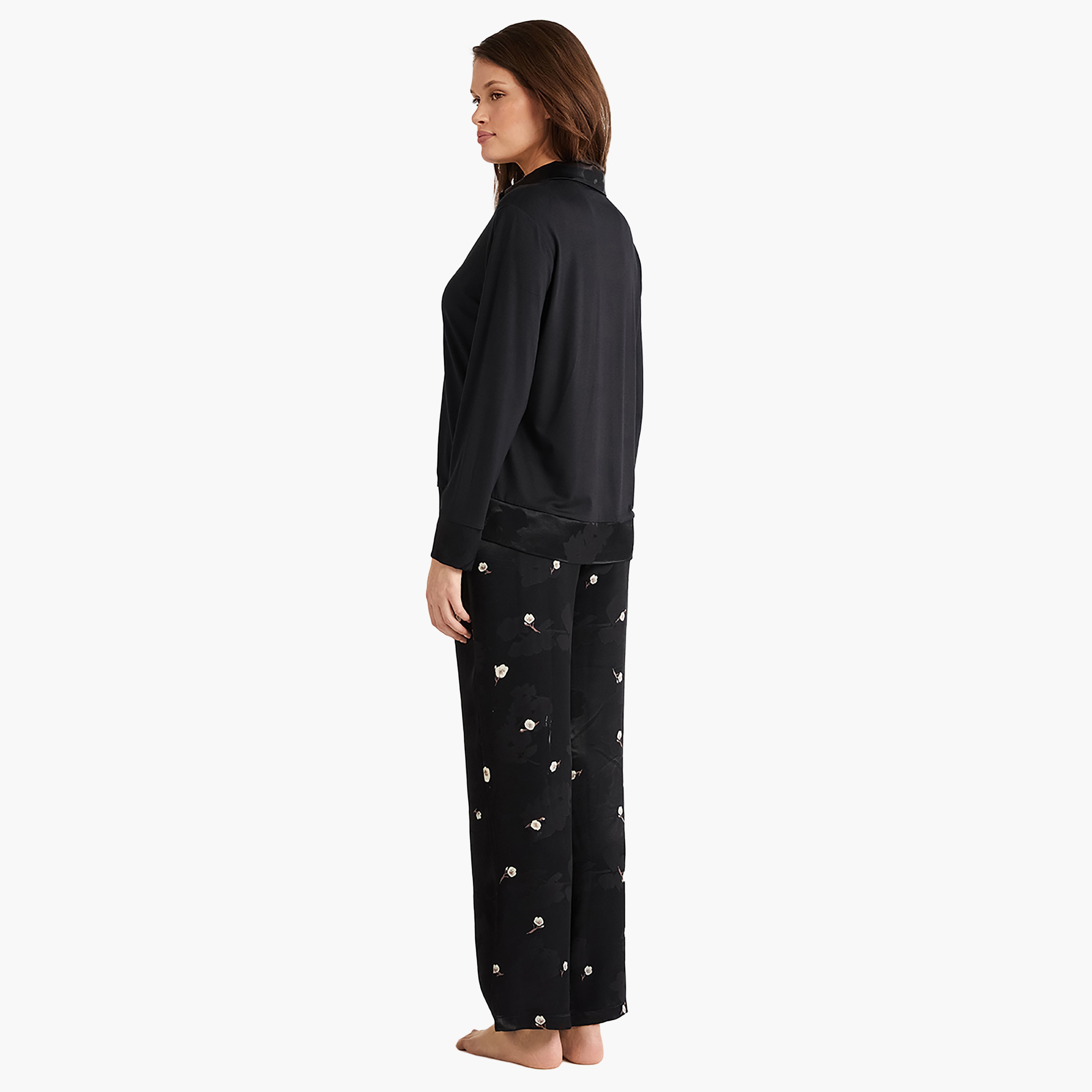 طقم بيجامة مع قميص داخلي بفتحة رقبة V مزين بالزهور وبيجامة نسائية من بيني موود-women-clothing-nightwear-pyjamas-longsets-image-4