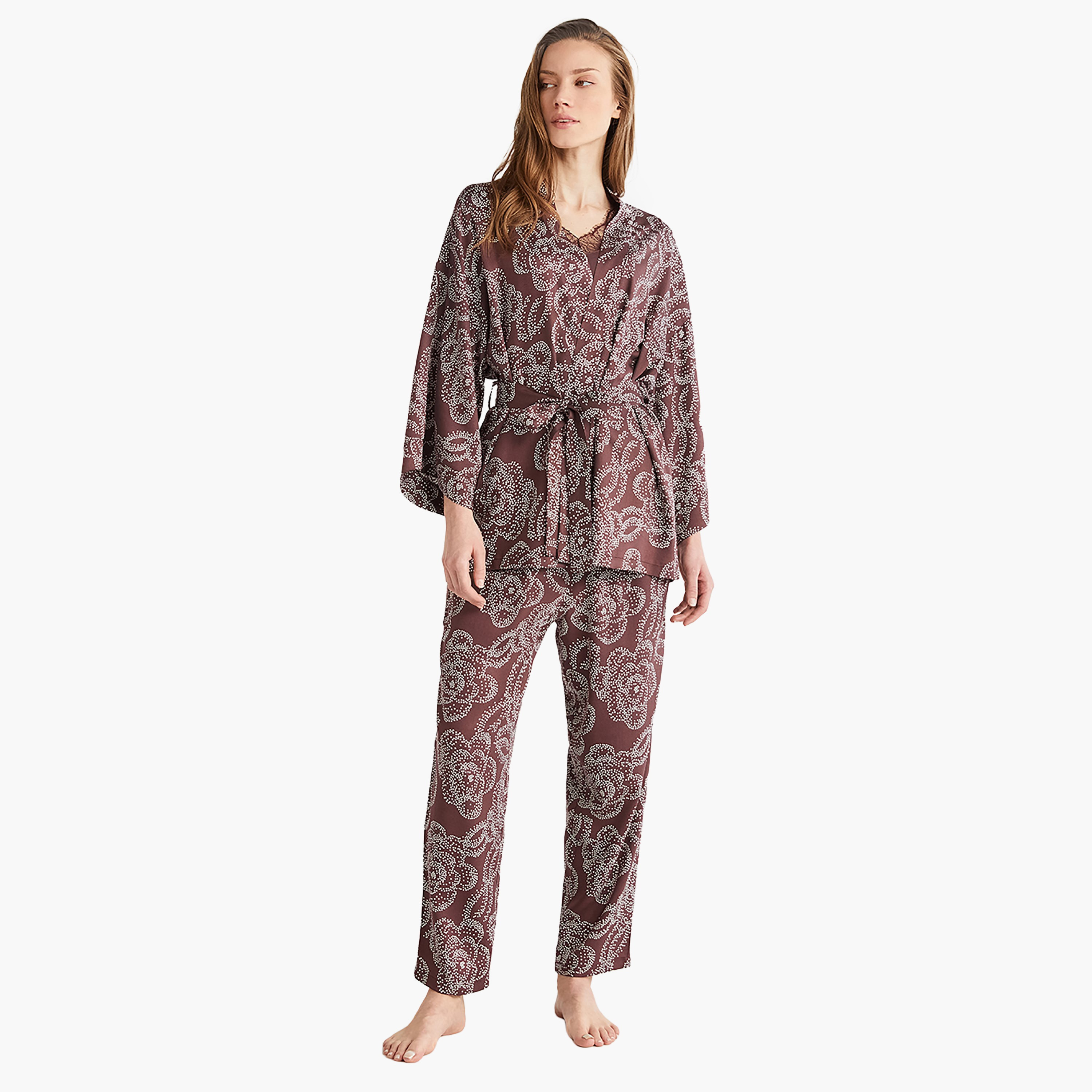 طقم رداء مكون من 3 قطع مع تي شيرت بفتحة رقبة V وبنطلون ورداء نسائي من بيني موود-women-clothing-nightwear-pyjamas-longsets-image-1