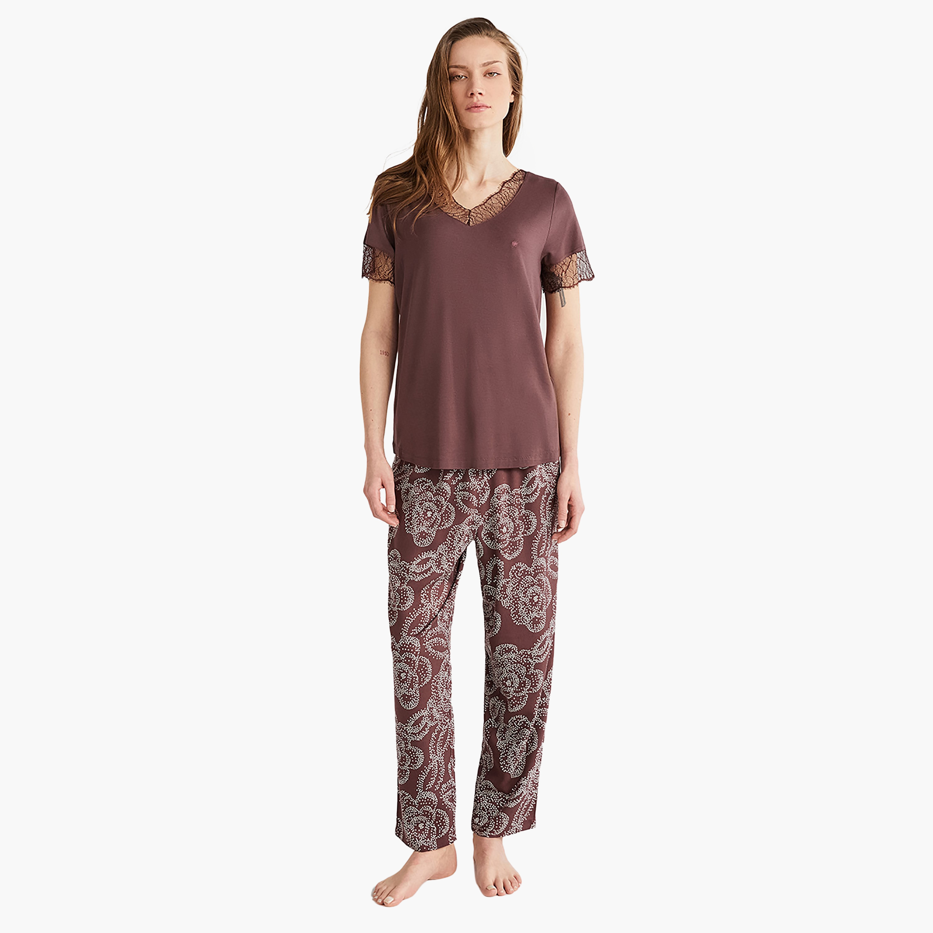 طقم رداء مكون من 3 قطع مع تي شيرت بفتحة رقبة V وبنطلون ورداء نسائي من بيني موود-women-clothing-nightwear-pyjamas-longsets-image-3