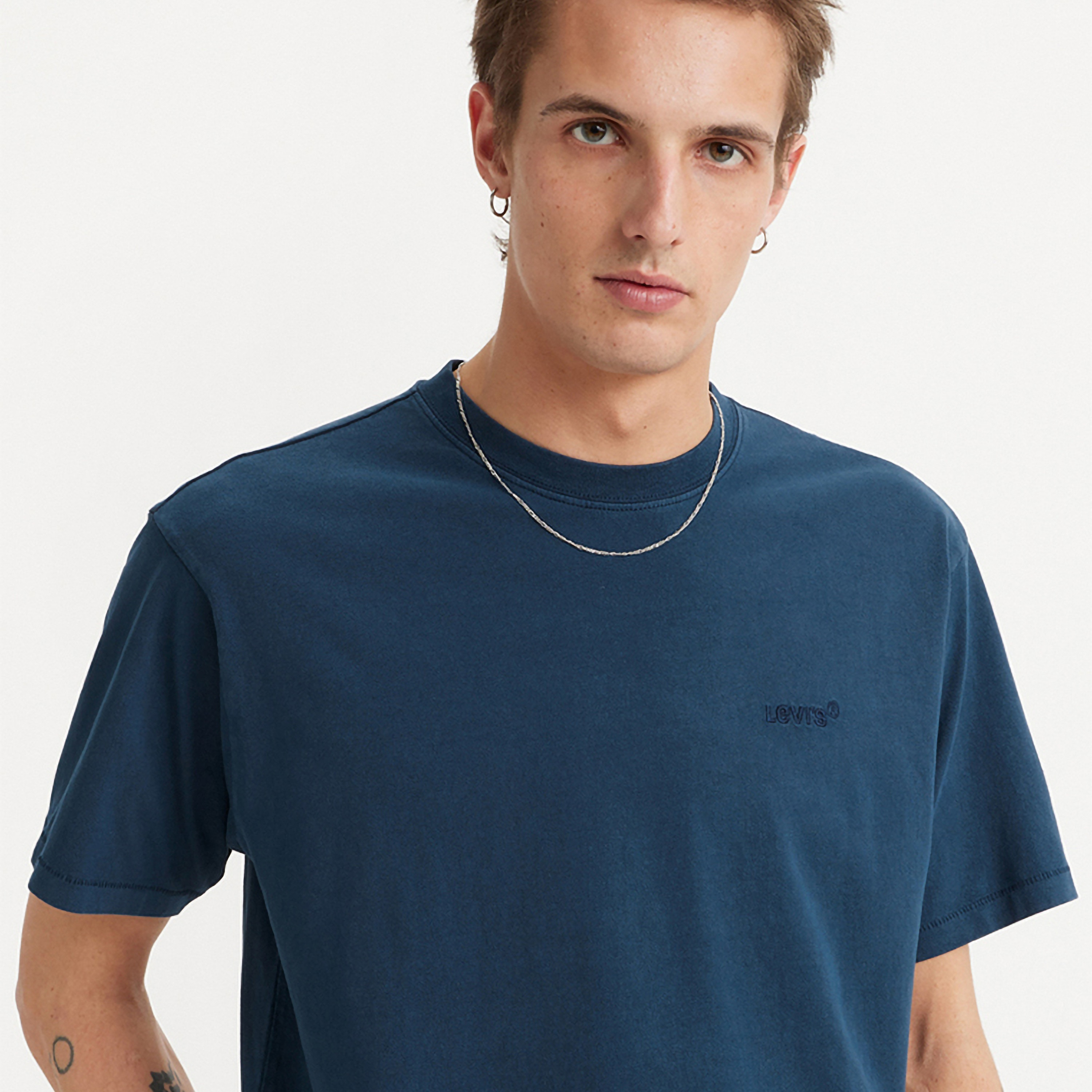تي شيرت رجالي سادة برقبة دائرية وأكمام قصيرة من ليفايس-men-clothing-tshirtsandpolos-tshirts-image-2