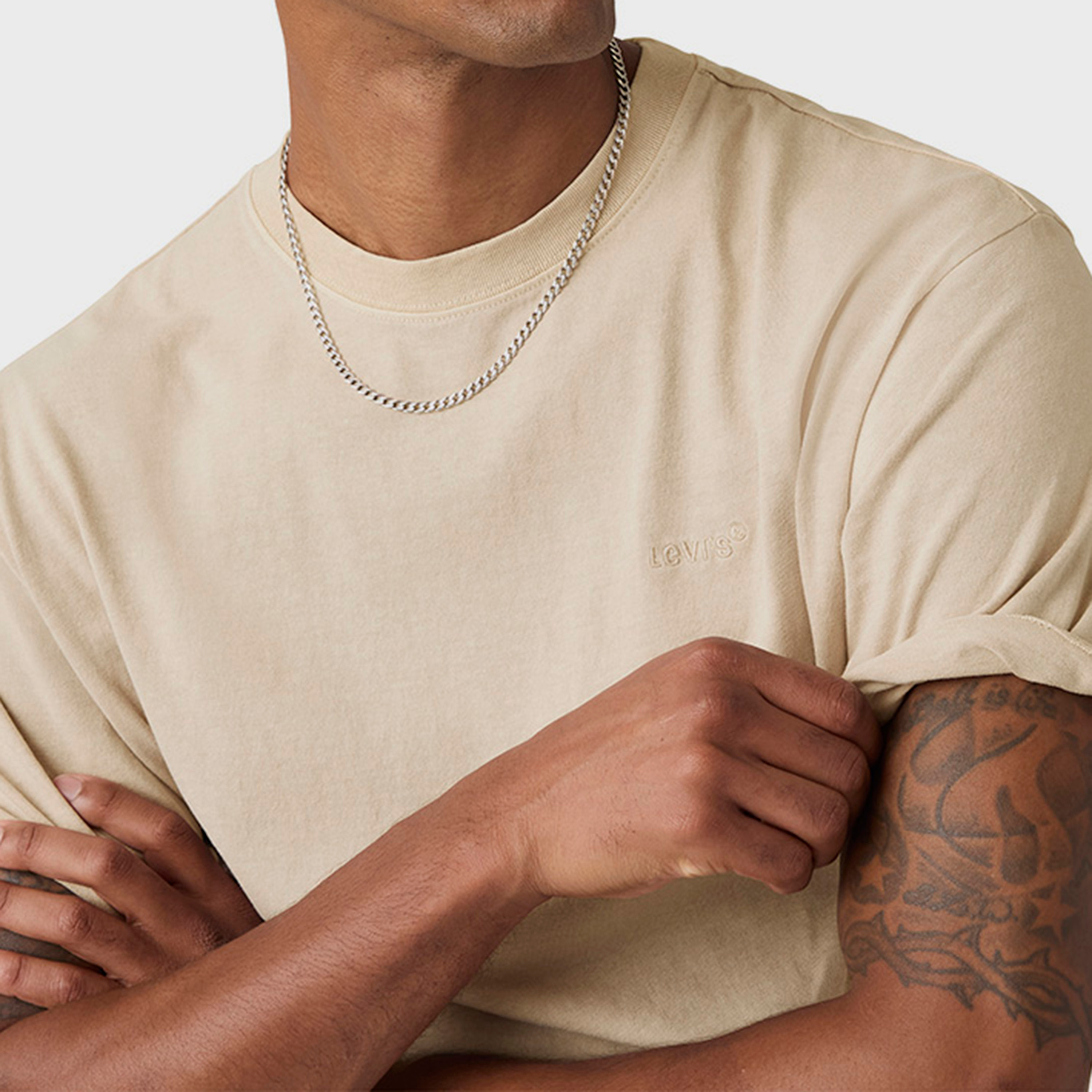 تي شيرت رجالي سادة بياقة دائرية وأكمام قصيرة من ليفايس-men-clothing-tshirtsandpolos-tshirts-image-11