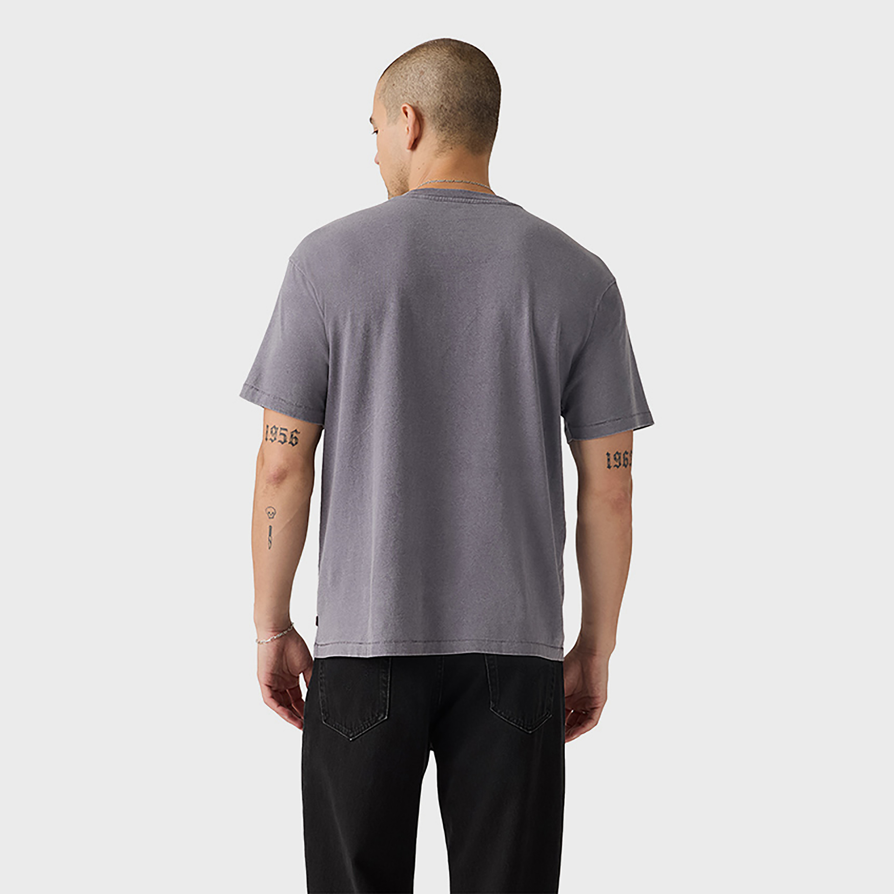 تي شيرت رجالي سادة بياقة دائرية وأكمام قصيرة من ليفايس-men-clothing-tshirtsandpolos-tshirts-image-4