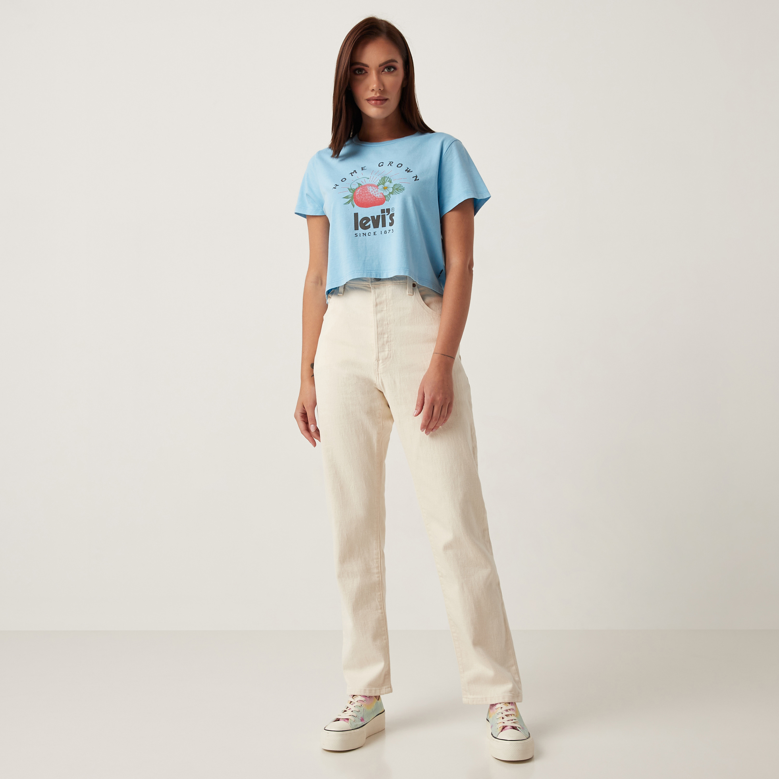 تيشيرت ليفايز بأكمام قصيرة وياقة دائرية مطبوعة بلون أزرق للنساء-women-clothing-tshirts-image-1