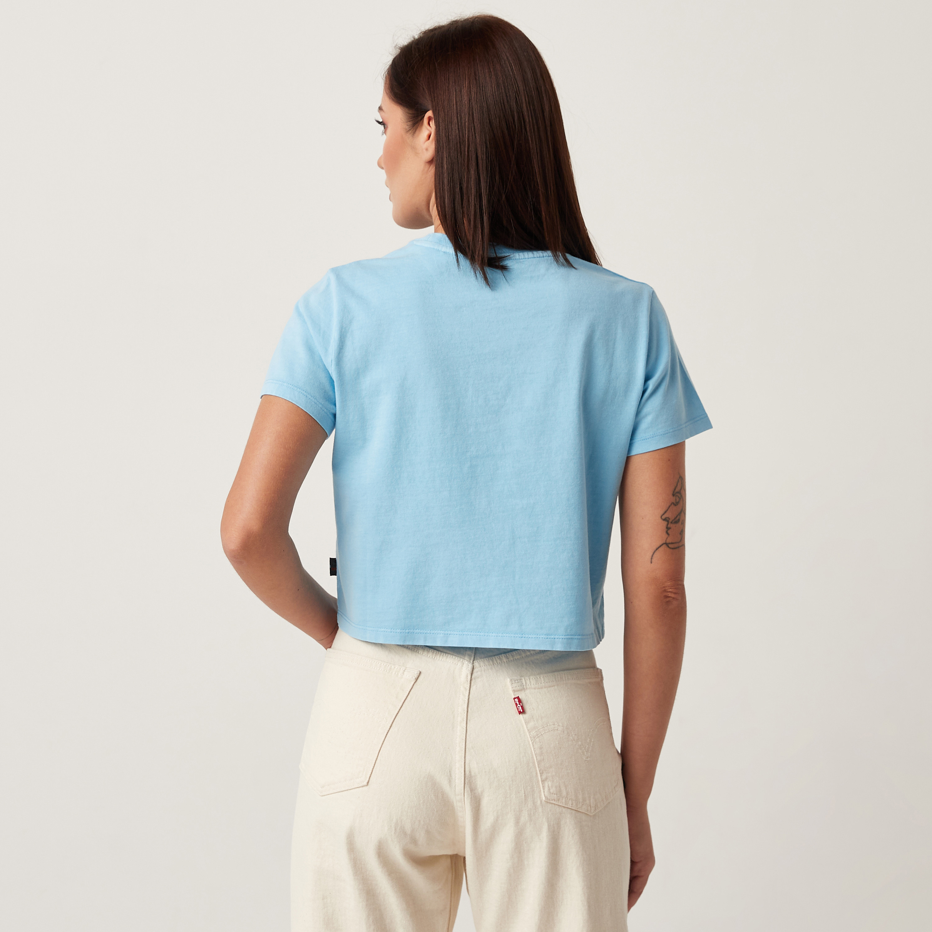 تيشيرت ليفايز بأكمام قصيرة وياقة دائرية مطبوعة بلون أزرق للنساء-women-clothing-tshirts-image-3