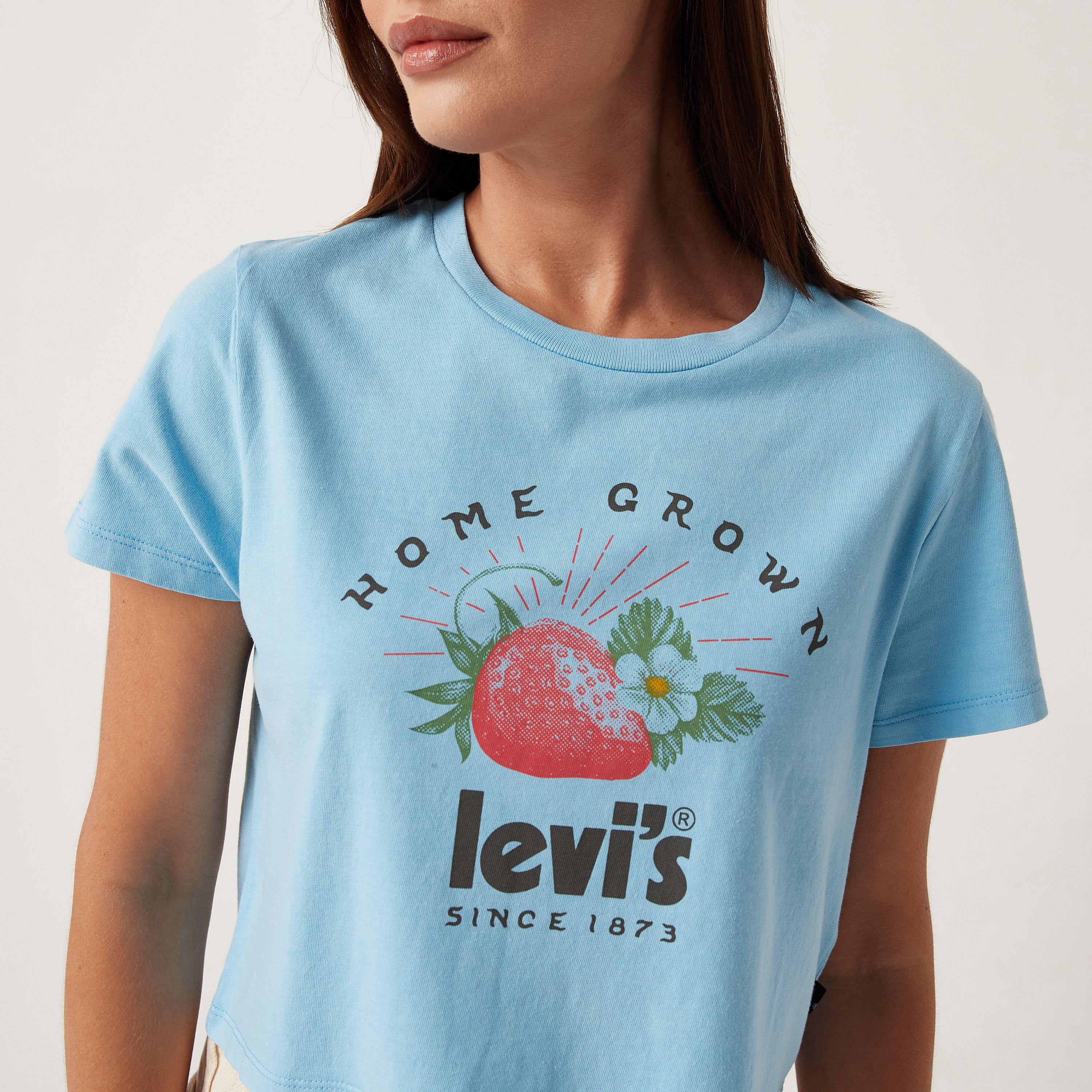 تيشيرت ليفايز بأكمام قصيرة وياقة دائرية مطبوعة بلون أزرق للنساء-women-clothing-tshirts-image-4