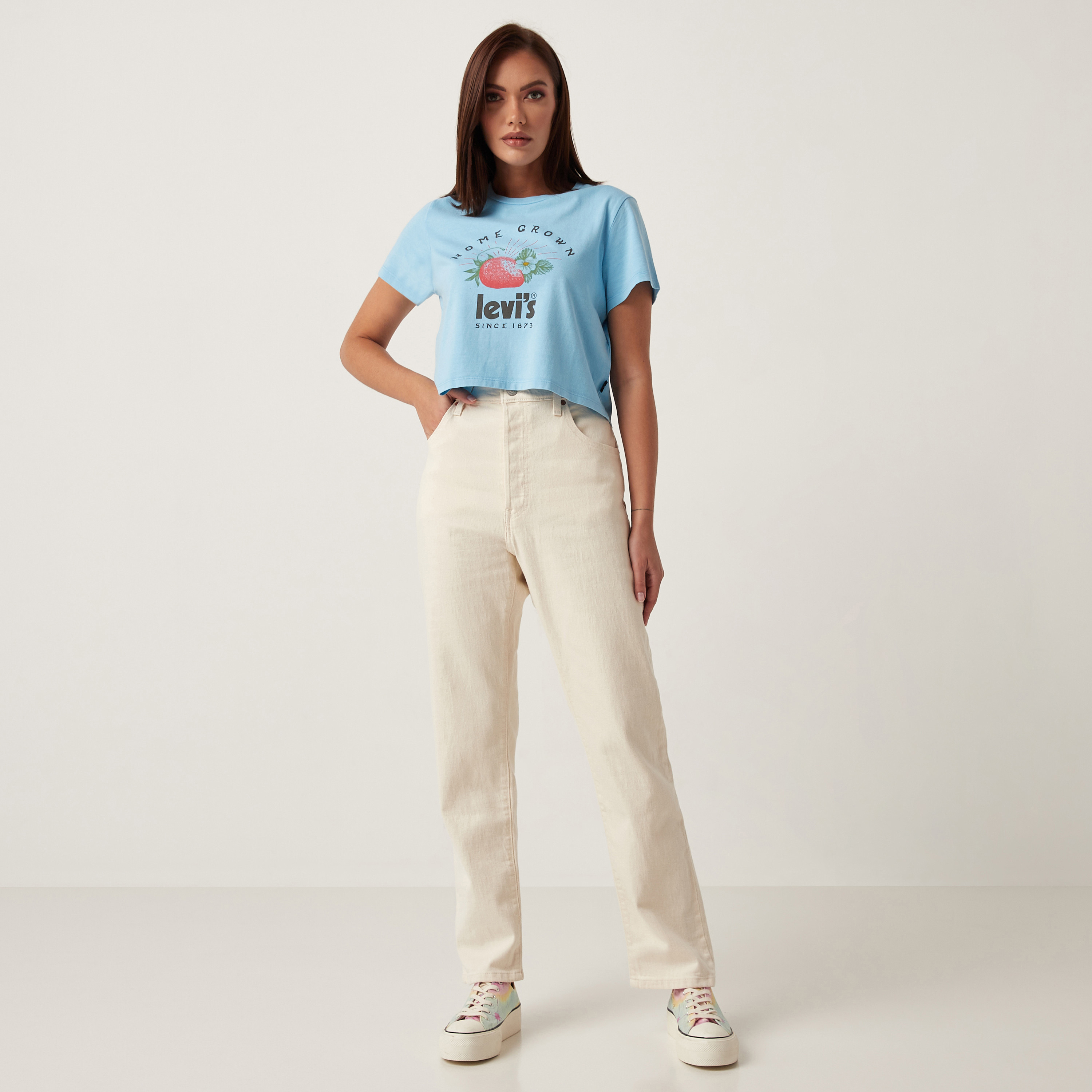 تيشيرت ليفايز بأكمام قصيرة وياقة دائرية مطبوعة بلون أزرق للنساء-women-clothing-tshirts-image-5