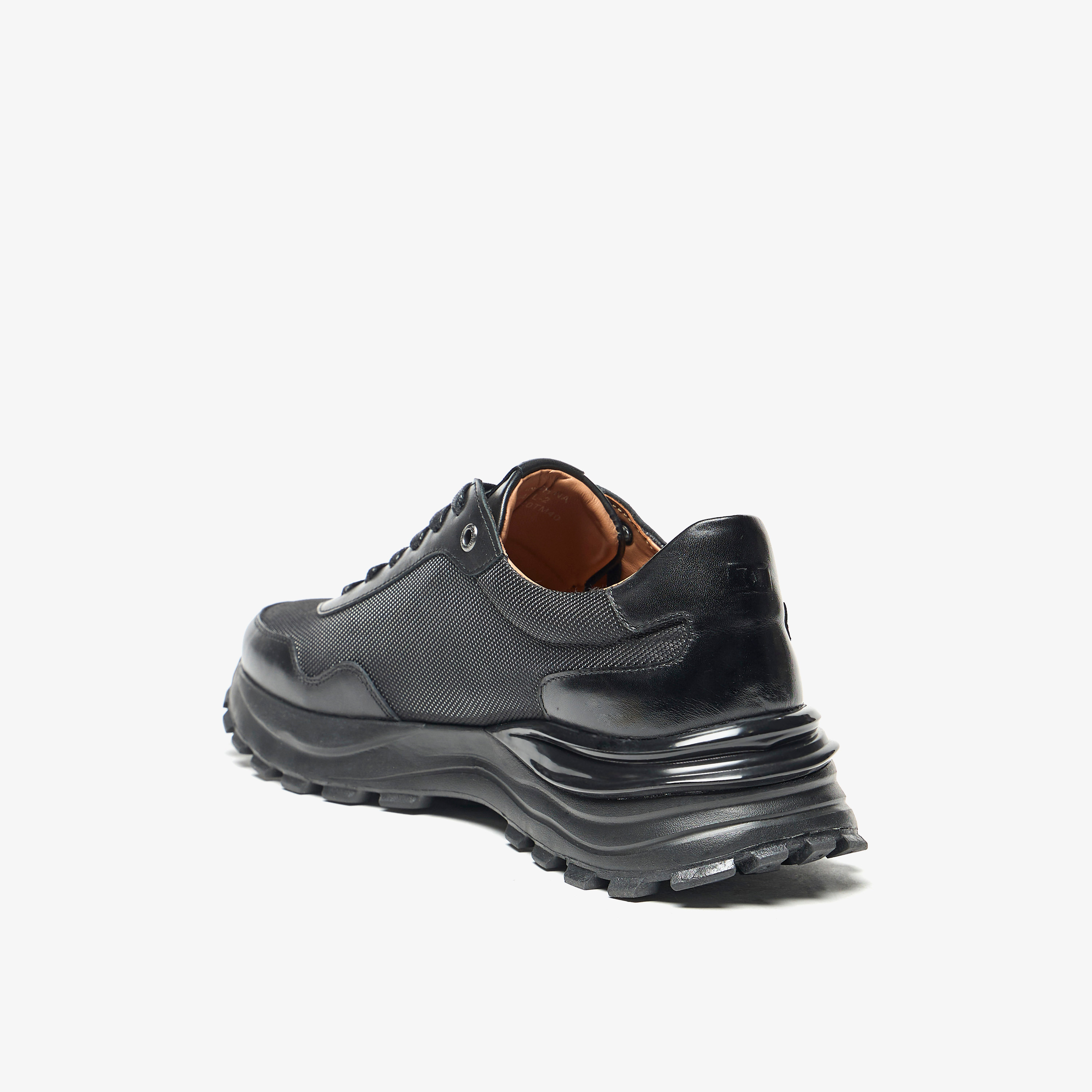 حذاء سنيكرز بارز الملمس بطول الكاحل ورباط للرجال من دوتشيني-men-shoes-sneakers-image-2