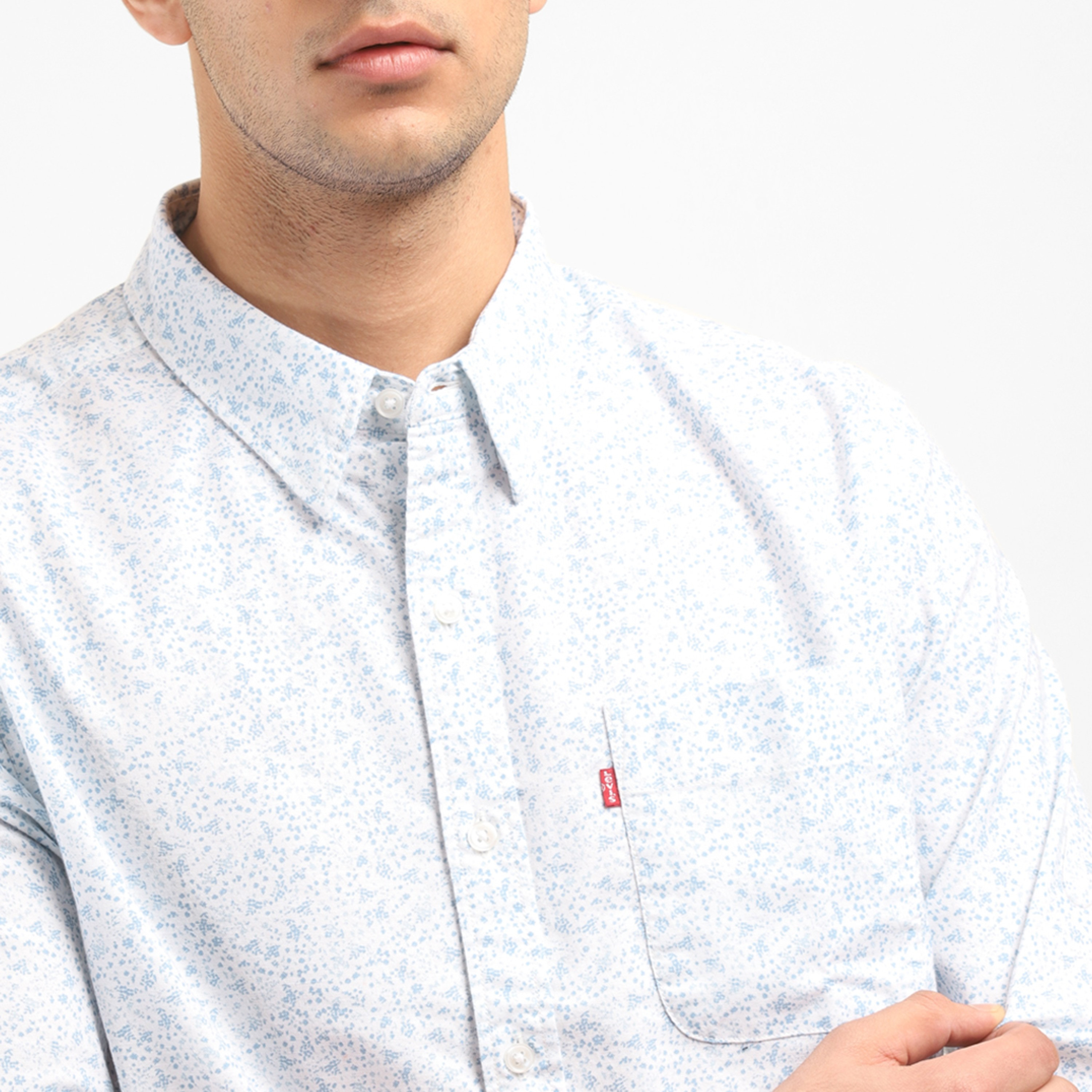 قميص من ليفايز بمطبوع بياقة وأكمام طويلة مع جيب باتش-men-clothing-shirts-image-3