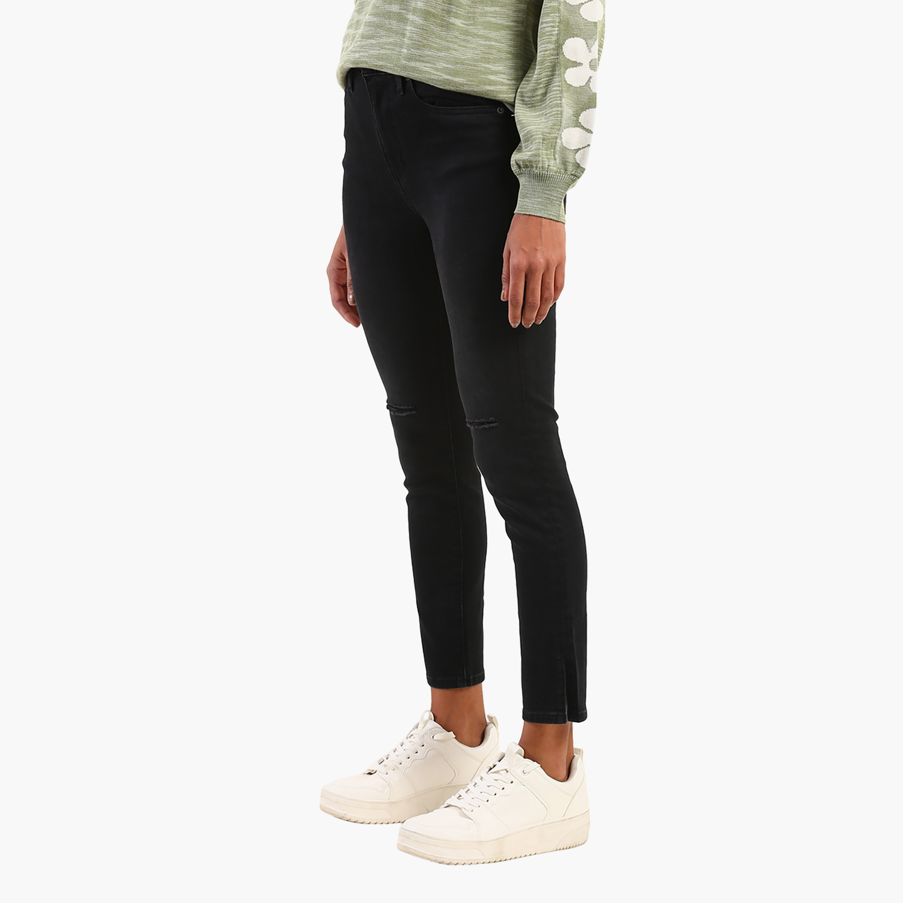 بنطلون جينز نسائي من Levi's 721 بقصة ضيقة باللون الأسود و5 جيوب-women-clothing-bottoms-jeans-image-3