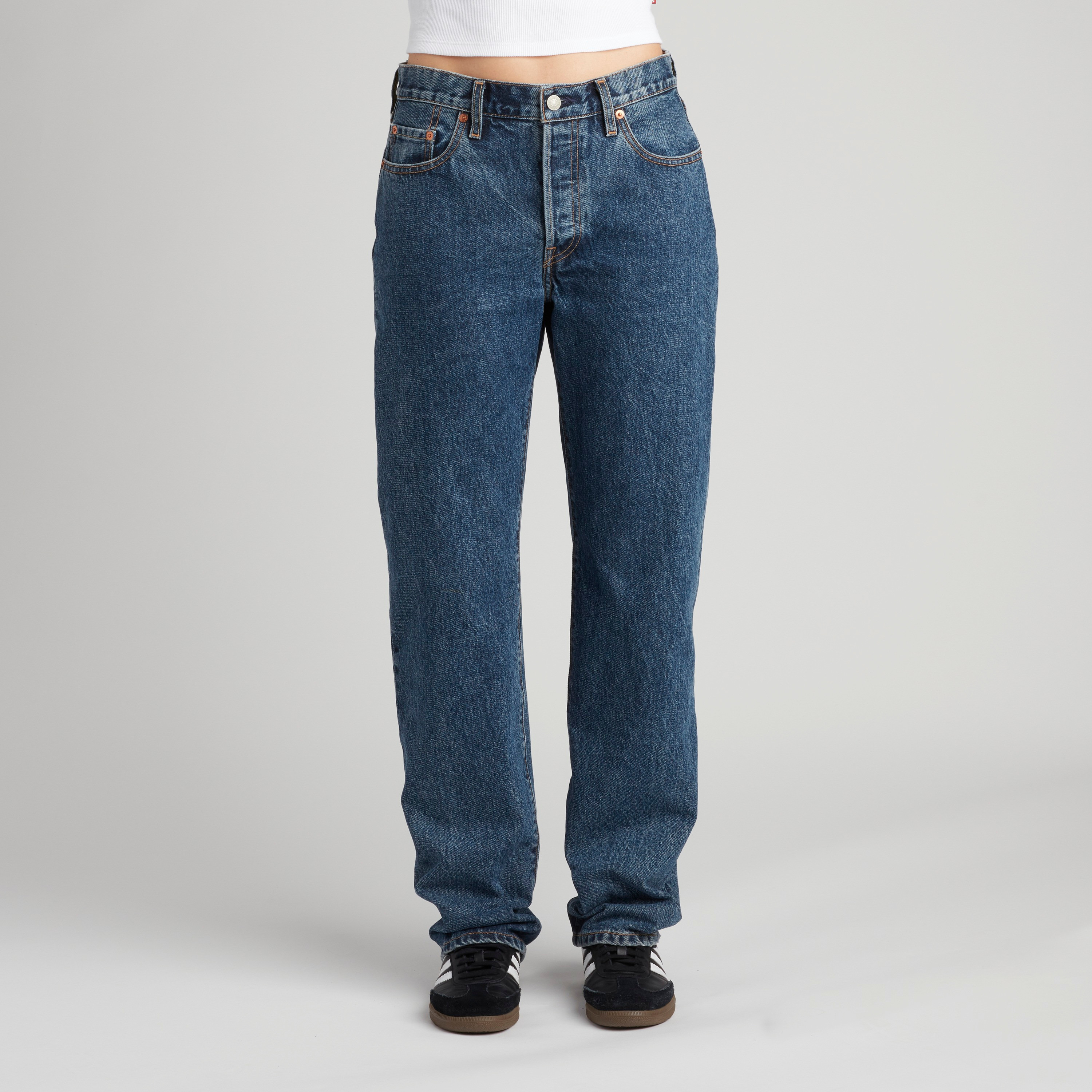 بنطلون جينز نسائي 501 بقصة بوي فريند أزرق بـ5 جيوب ومقاس 30 من ليفايس-women-clothing-bottoms-jeans-image-1