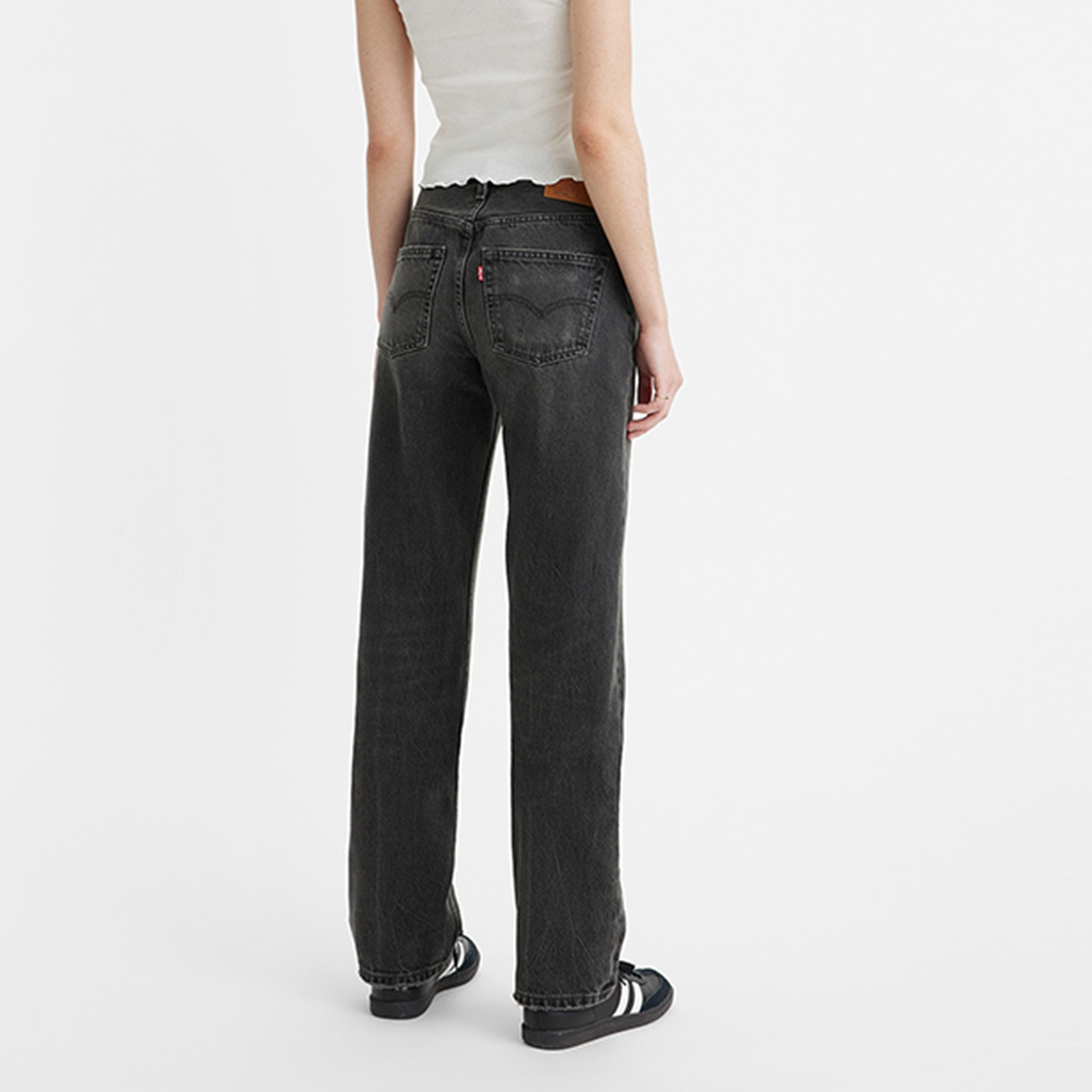 بنطال جينز من ليفايز 501 بلون اسود ذو قصة مستقيمة وجيب متوسط الارتفاع-women-clothing-bottoms-jeans-image-2