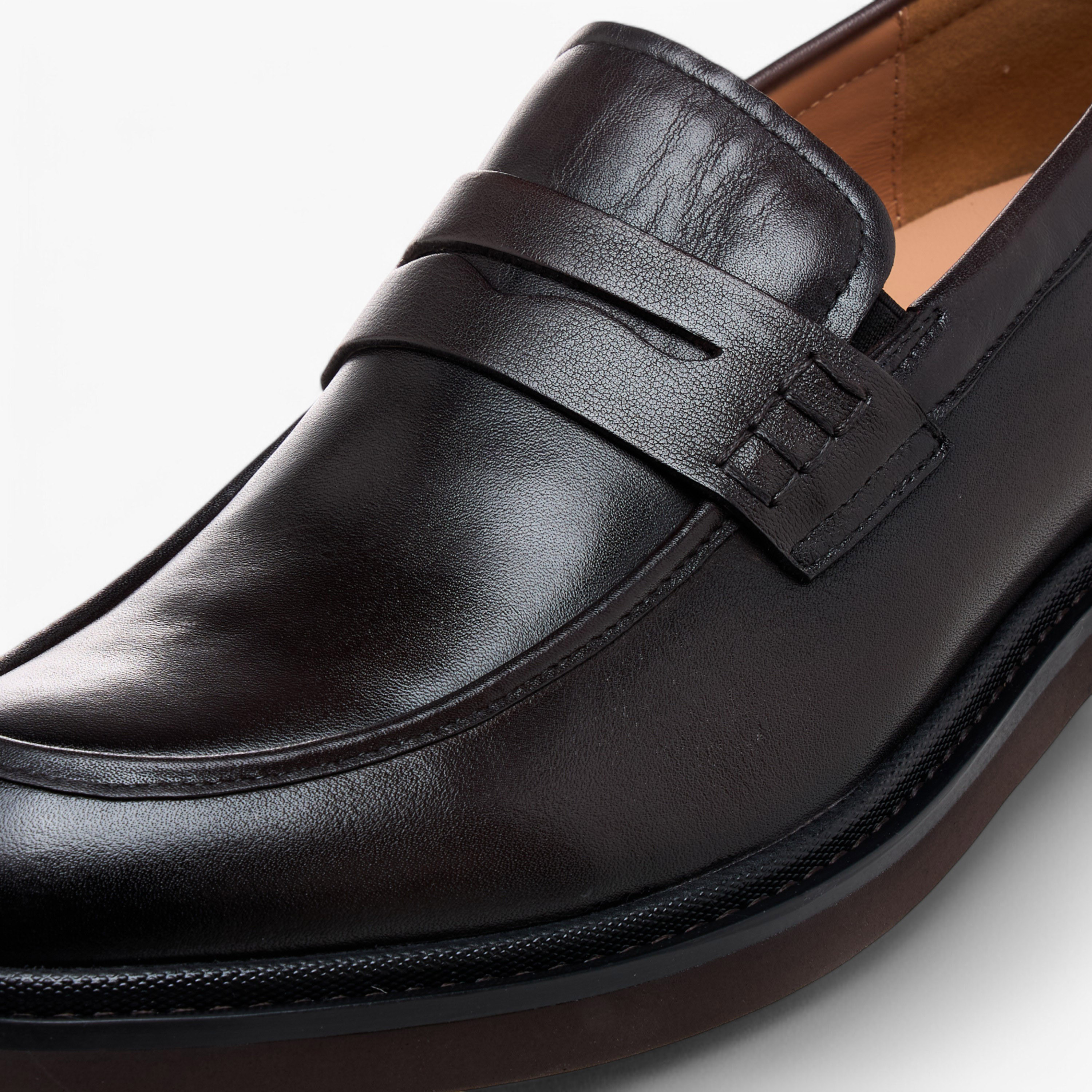 حذاء خفيف جلد سهل الارتداء بتفاصيل مفرّغة للرجال من دوتشيني-men-shoes-formalshoes-image-4