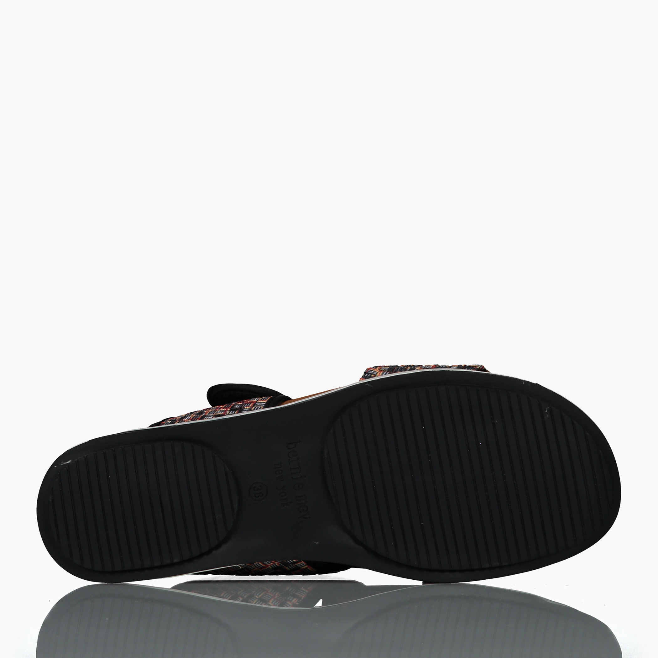 حذاء خفيف بارز الملمس بحزامين من بيرني ميف-men-shoes-shoecare-image-4