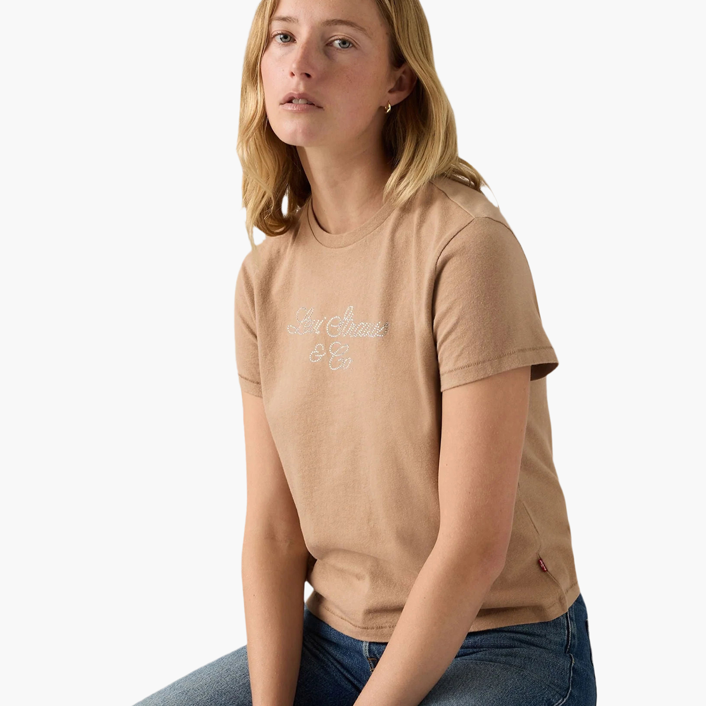 تيشيرت نسائي مزخرف بياقة دائرية وأكمام قصيرة من ليفايس-women-clothing-tshirts-image-2