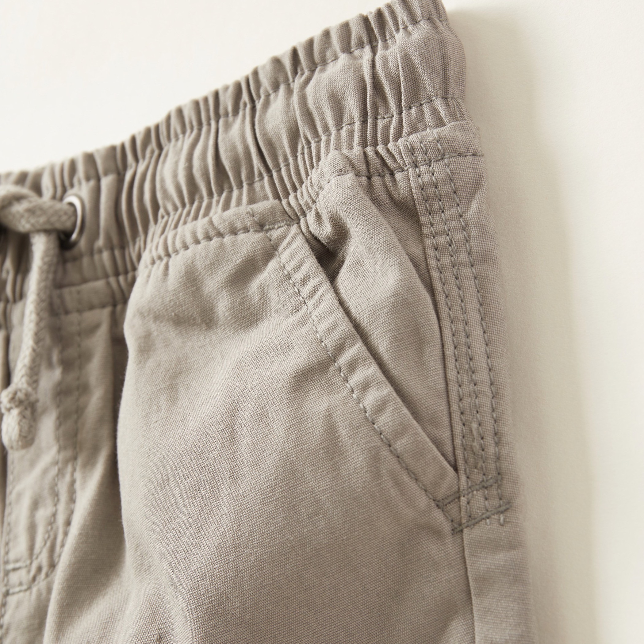 شورت سادة بجيوب ورباط إغلاق من جونيورز-baby-boys-clothing-bottoms-shorts-image-3