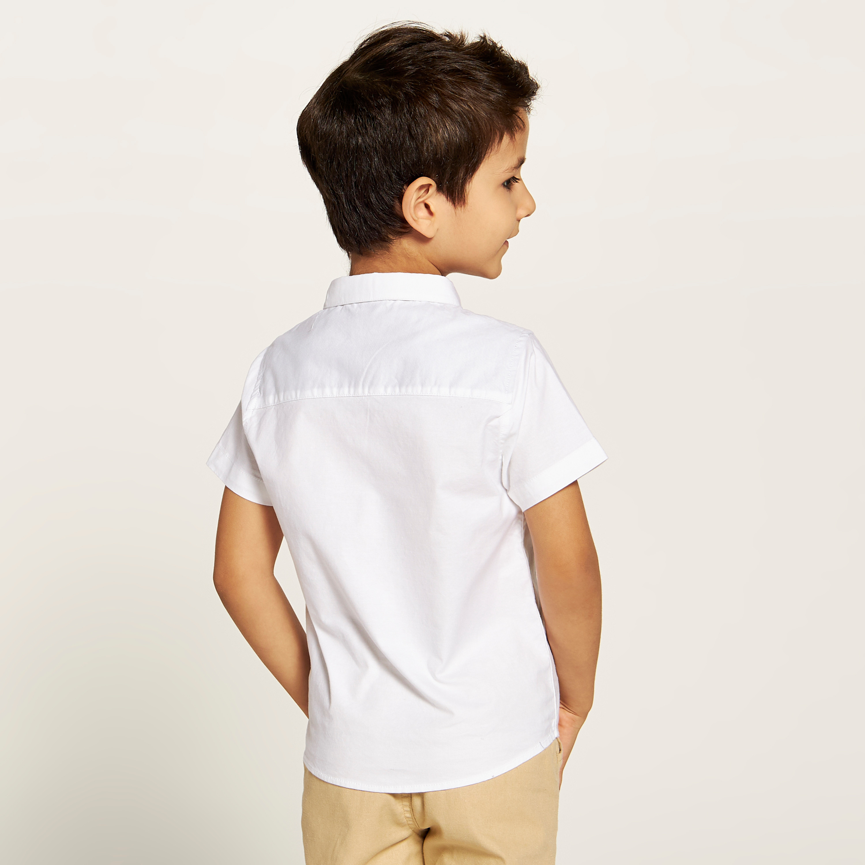 قميص سادة بأكمام قصيرة وجيب خارجي من جونيورز-boys-clothing-shirts-image-4
