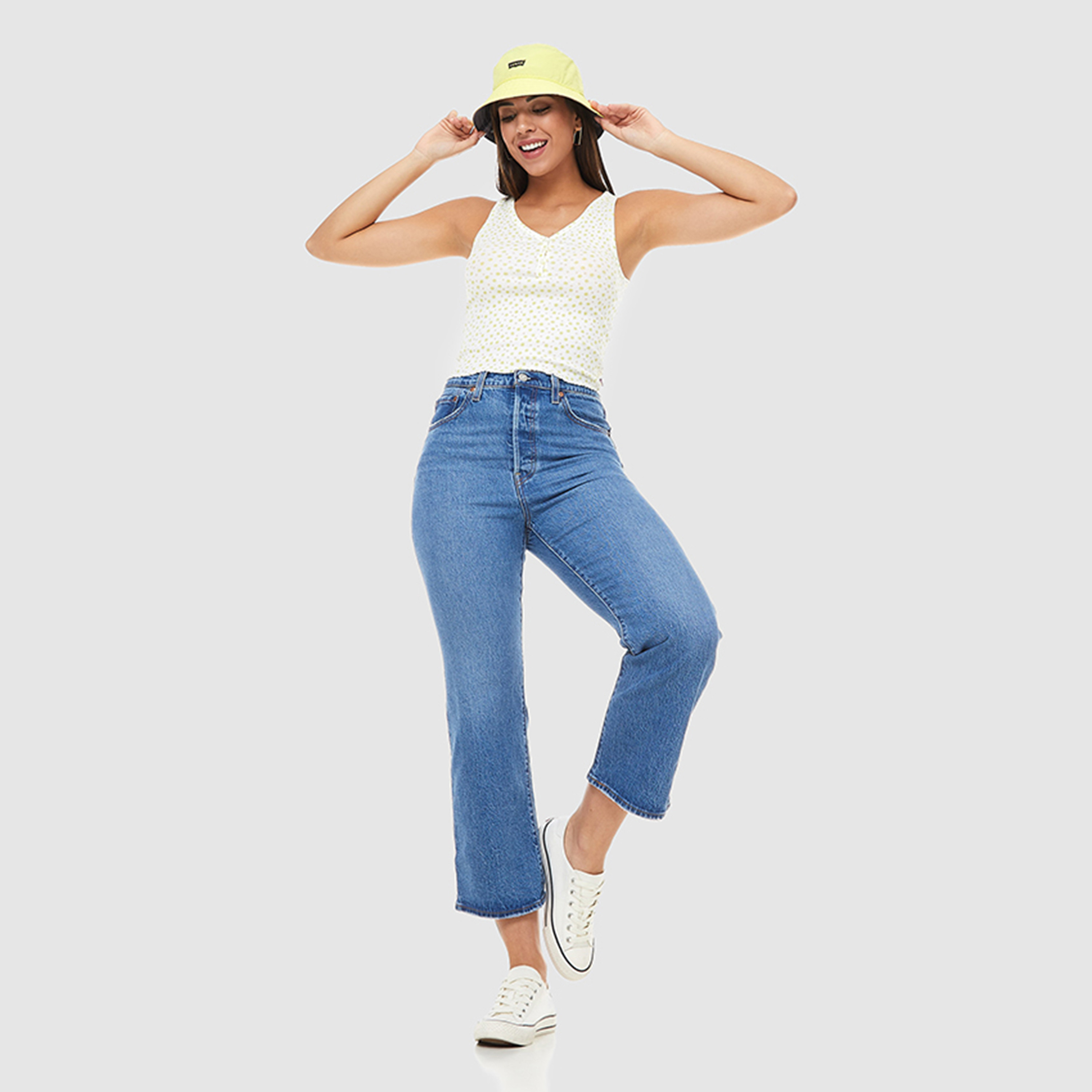 قميص بدون أكمام بدون أكمام بطبعة بيضاء من Levi's Women-women-clothing-tshirts-image-5