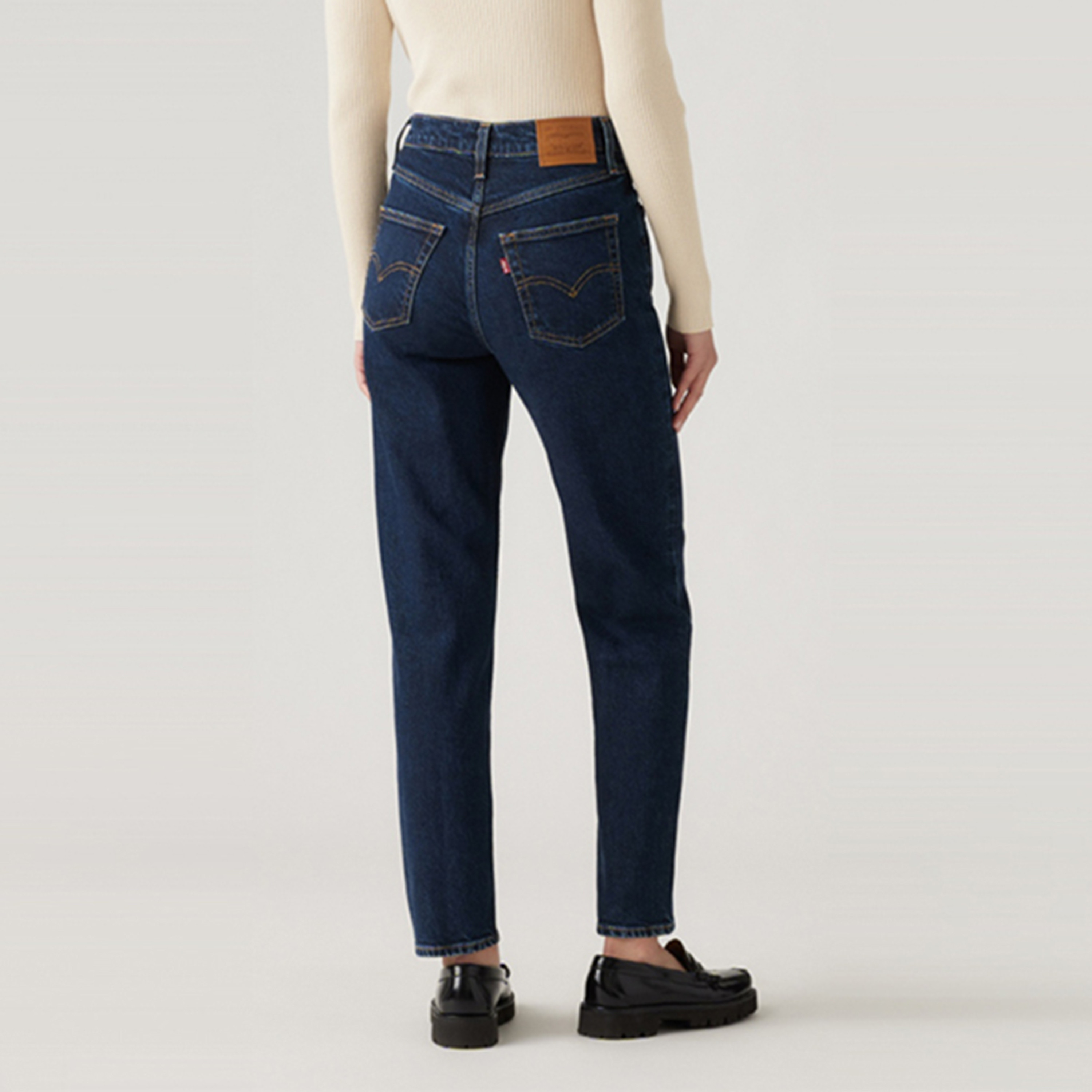 ليفايس بنطلون جينز موم للنساء باللون الأزرق وخمسة جيوب، مقاس 32-women-clothing-bottoms-jeans-image-4