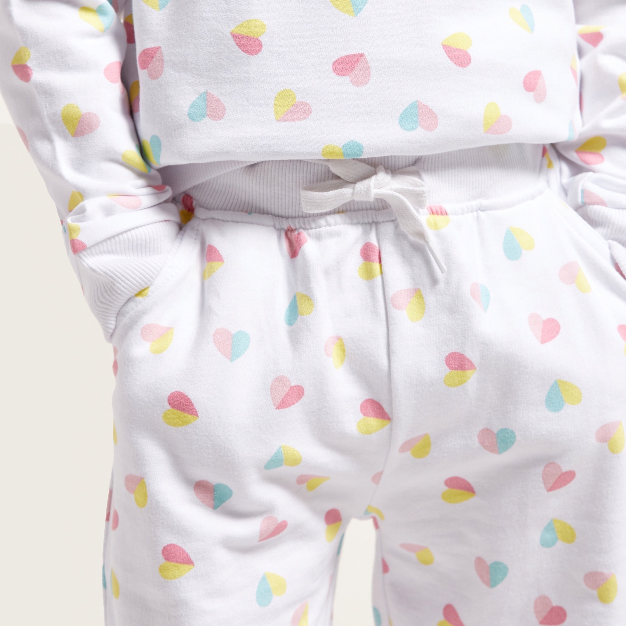 بنطلون رياضي برباط وجيوب وطبعات قلب من جونيورز-baby-girls-clothing-bottoms-joggersandtrackpants-image-4