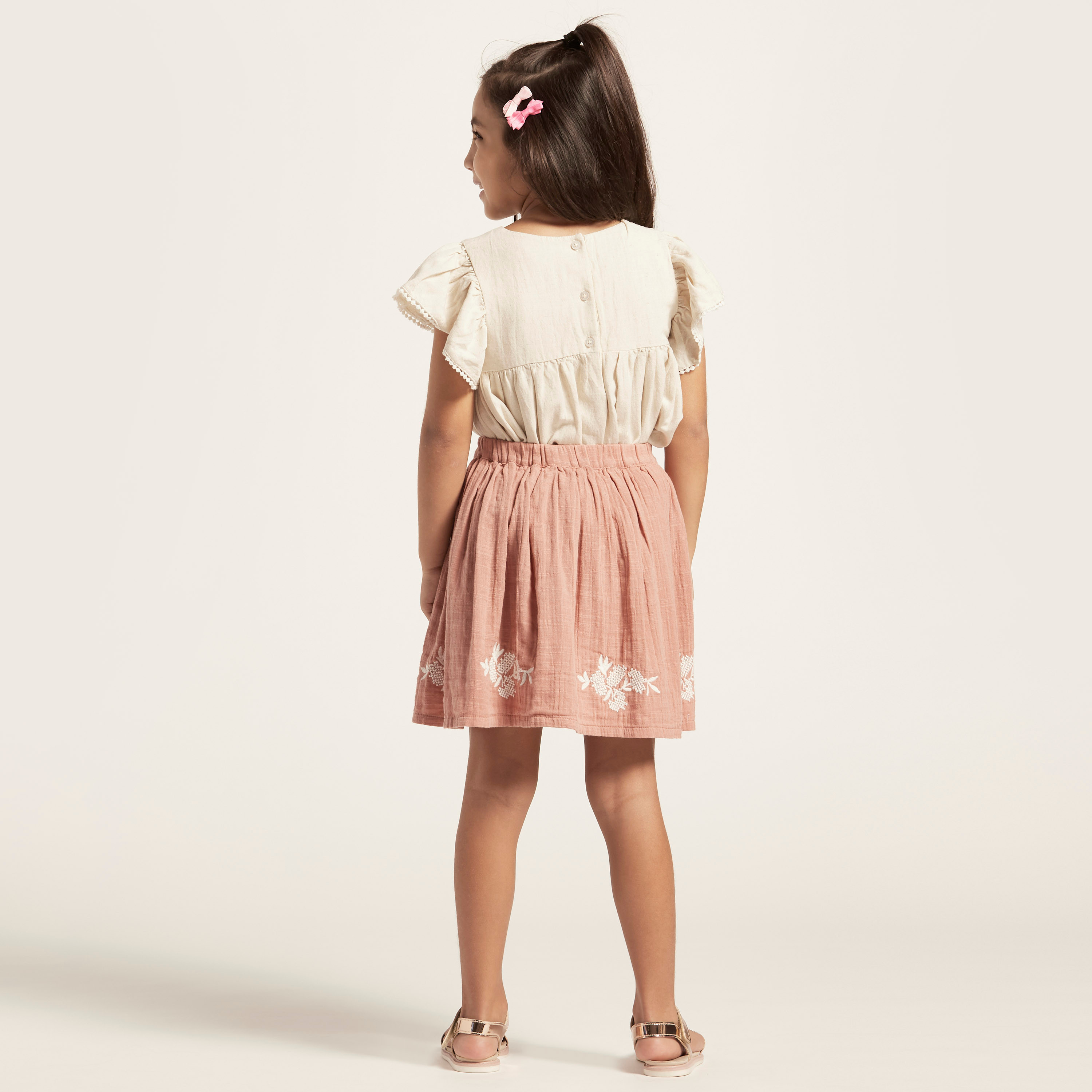 تنورة بارزة الملمس بخصر مطّاطي وتفاصيل تطريز-baby-girls-clothing-bottoms-skirts-image-2