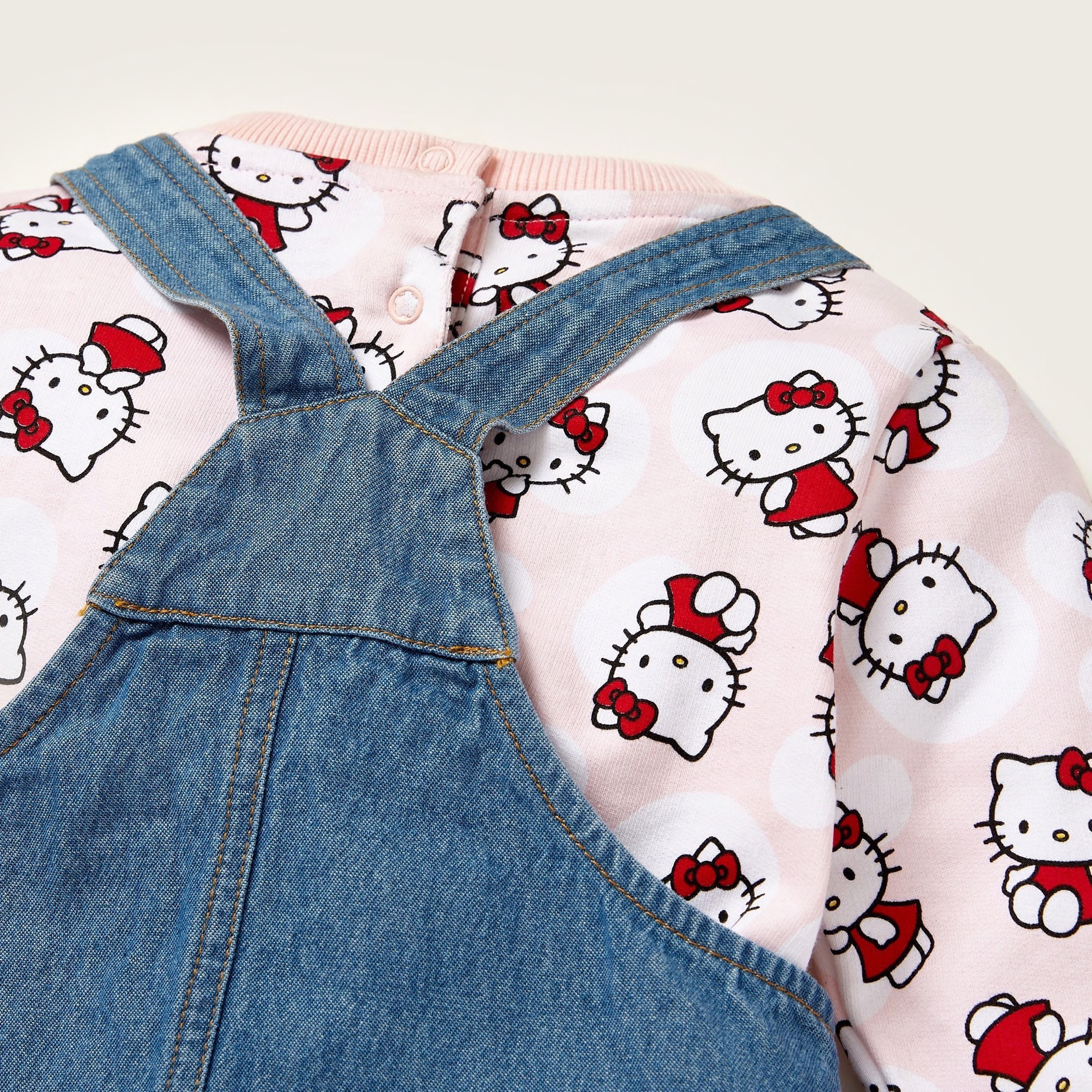 طقم مريلة وبلوفر بطبعات هالو كيتي من سانريو-baby-girls-clothing-setsandcoords-image-6