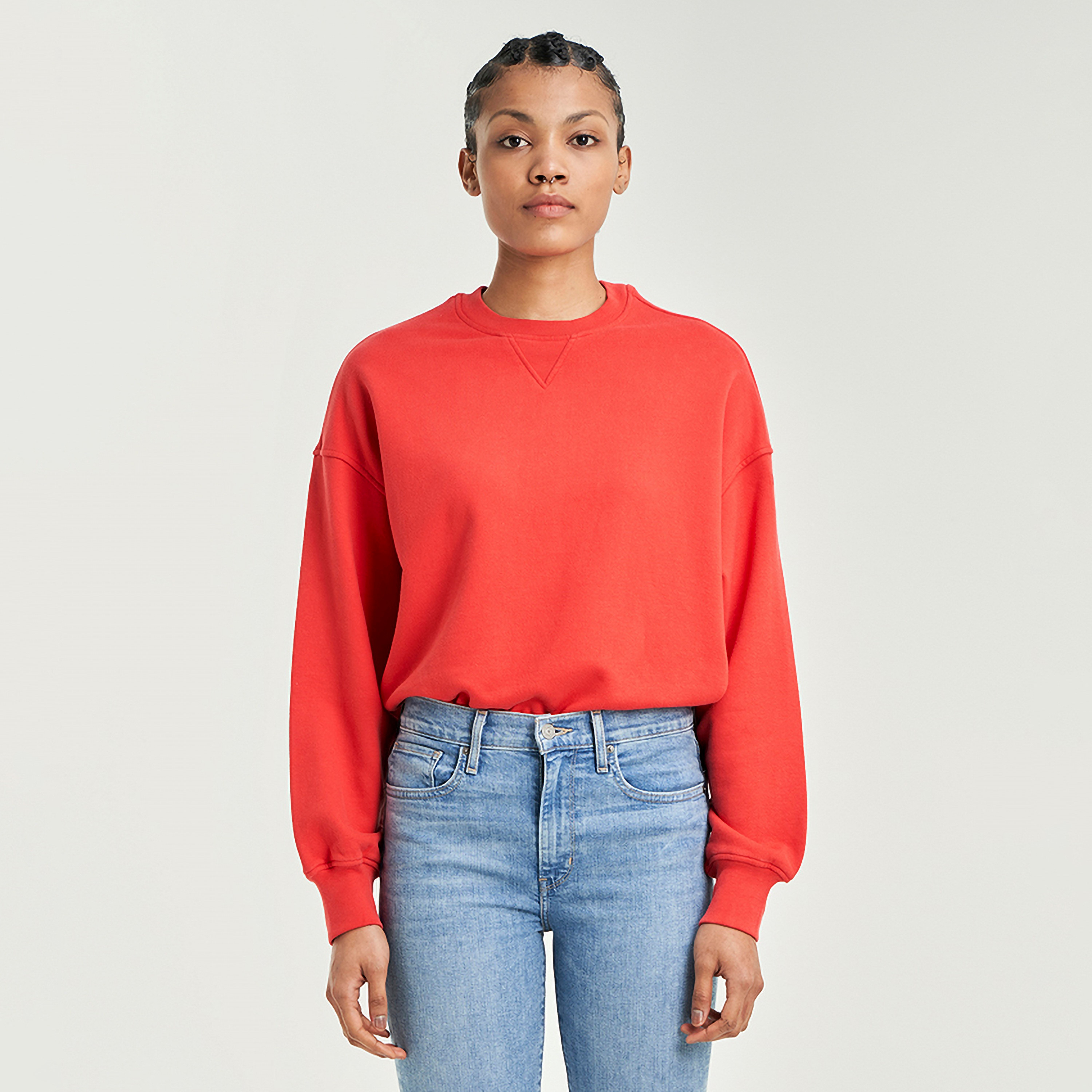 ليفايس سويت شيرت بأكمام طويلة وياقة دائرية بسيطة-women-clothing-hoodiesandsweatshirts-sweatshirts-image-1