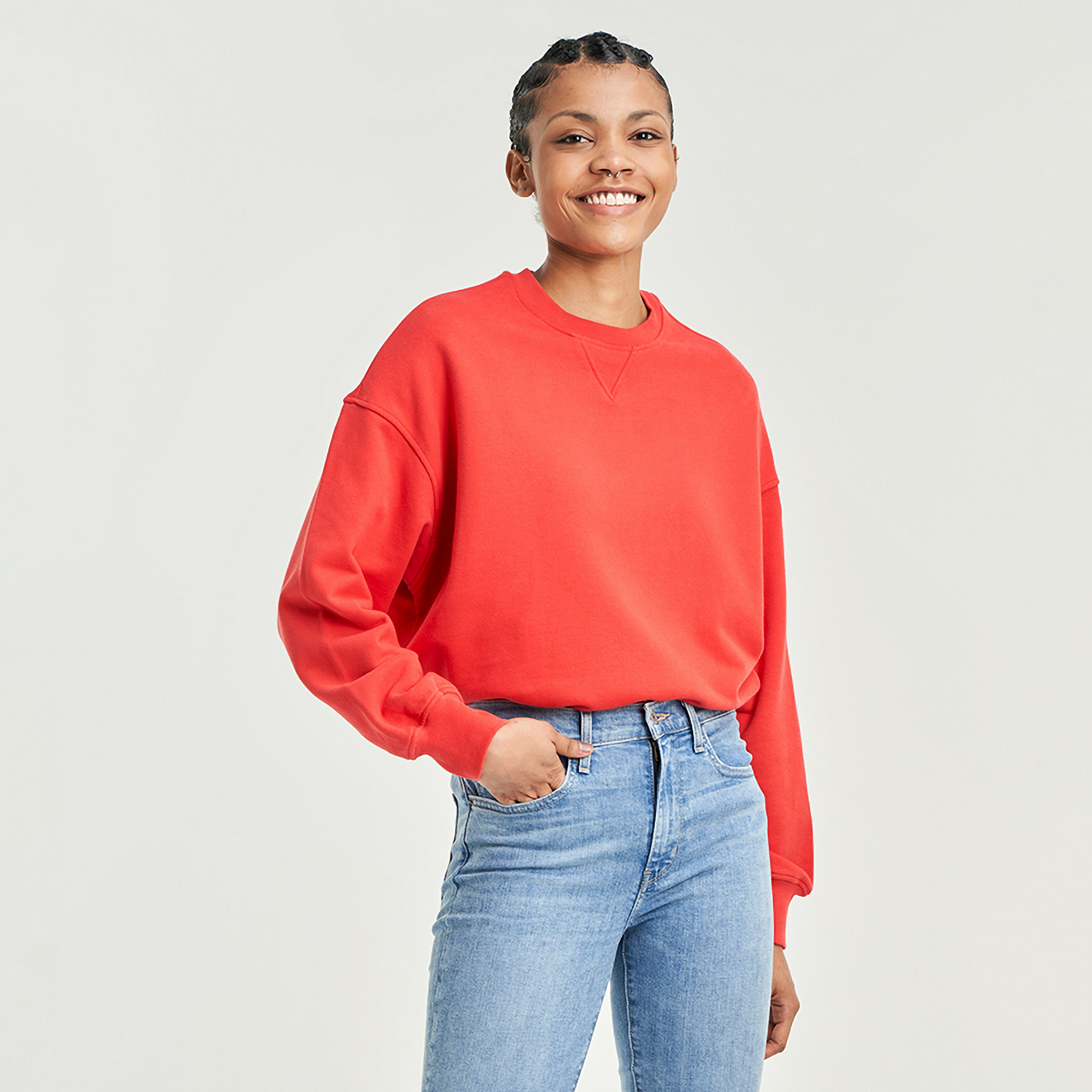 ليفايس سويت شيرت بأكمام طويلة وياقة دائرية بسيطة-women-clothing-hoodiesandsweatshirts-sweatshirts-image-2