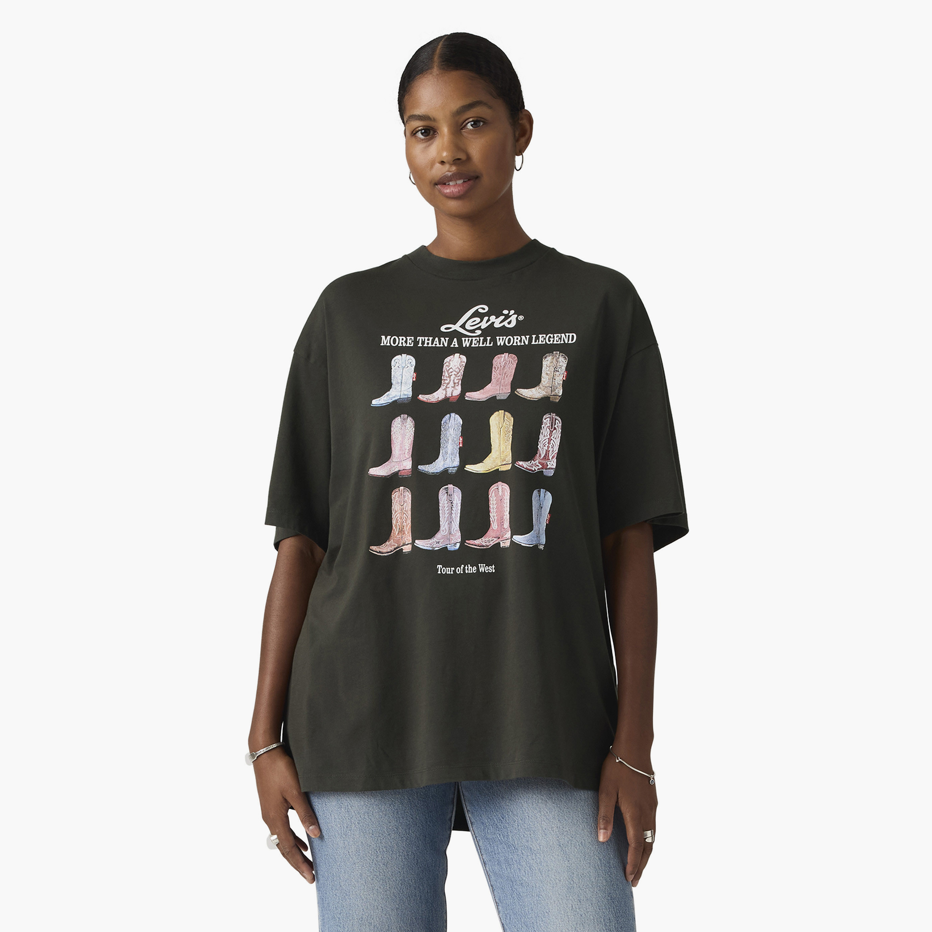 تي شيرت نسائي بطبعة جرافيك وياقة دائرية وأكمام قصيرة من ليفايس-women-clothing-tshirts-image-1