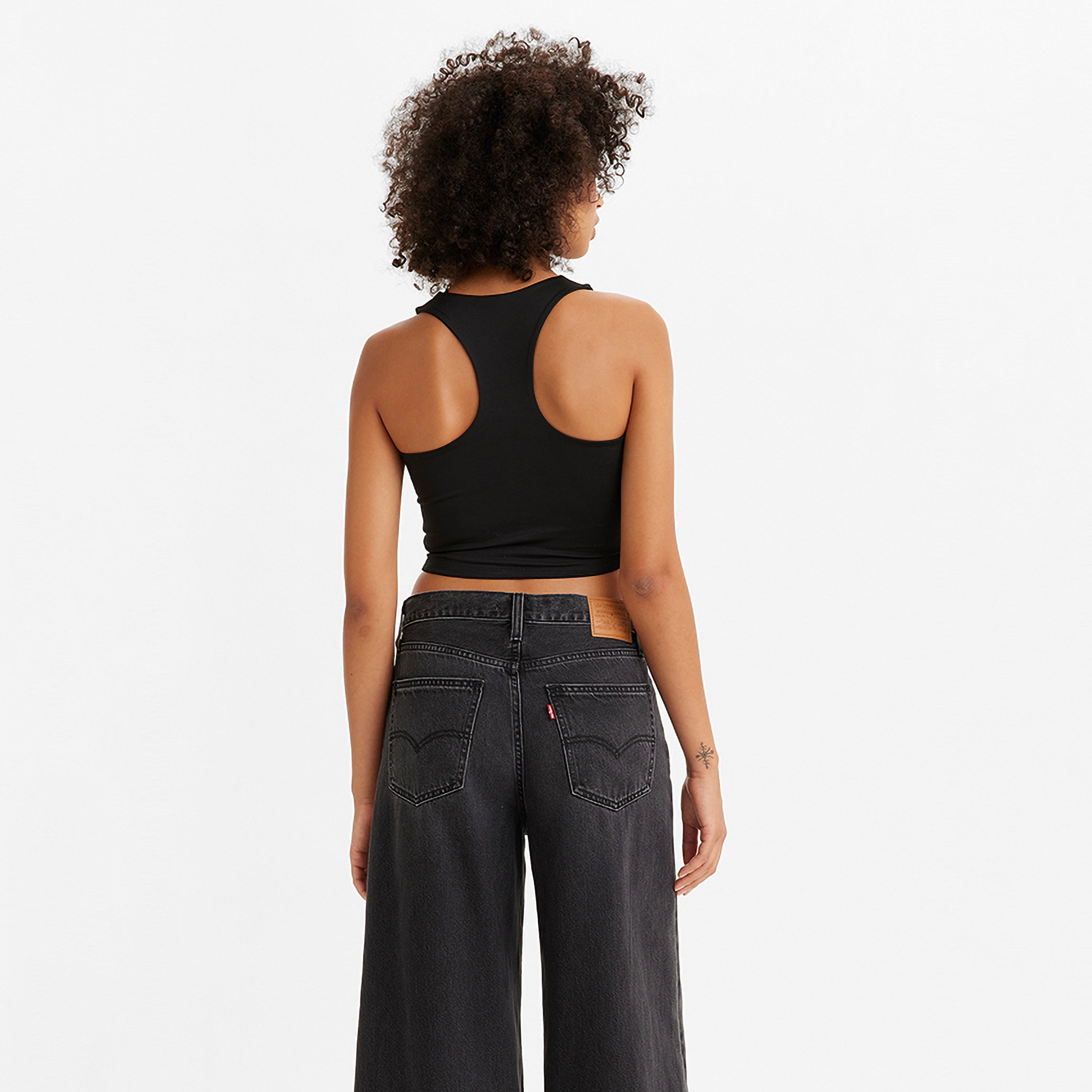 توب ريسر ھاف تانك بشعار من ليفايز-women-clothing-shirtsandblouses-blouses-image-4
