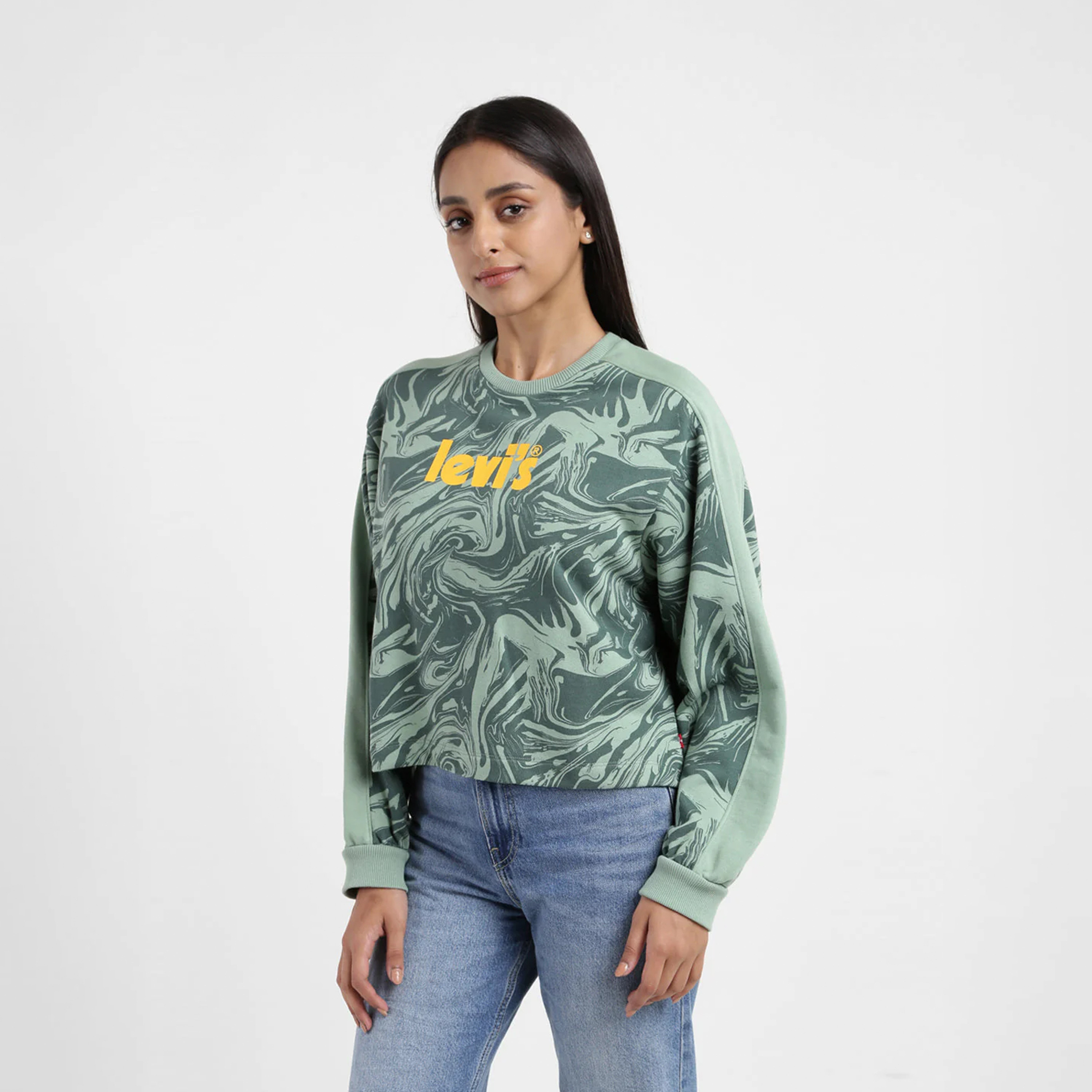ليفايز- سويت شيرت مطبوع برقبة دائرية وأكمام طويلة-women-clothing-sportswearandactivewear-hoodiesandsweatshirts-image-4