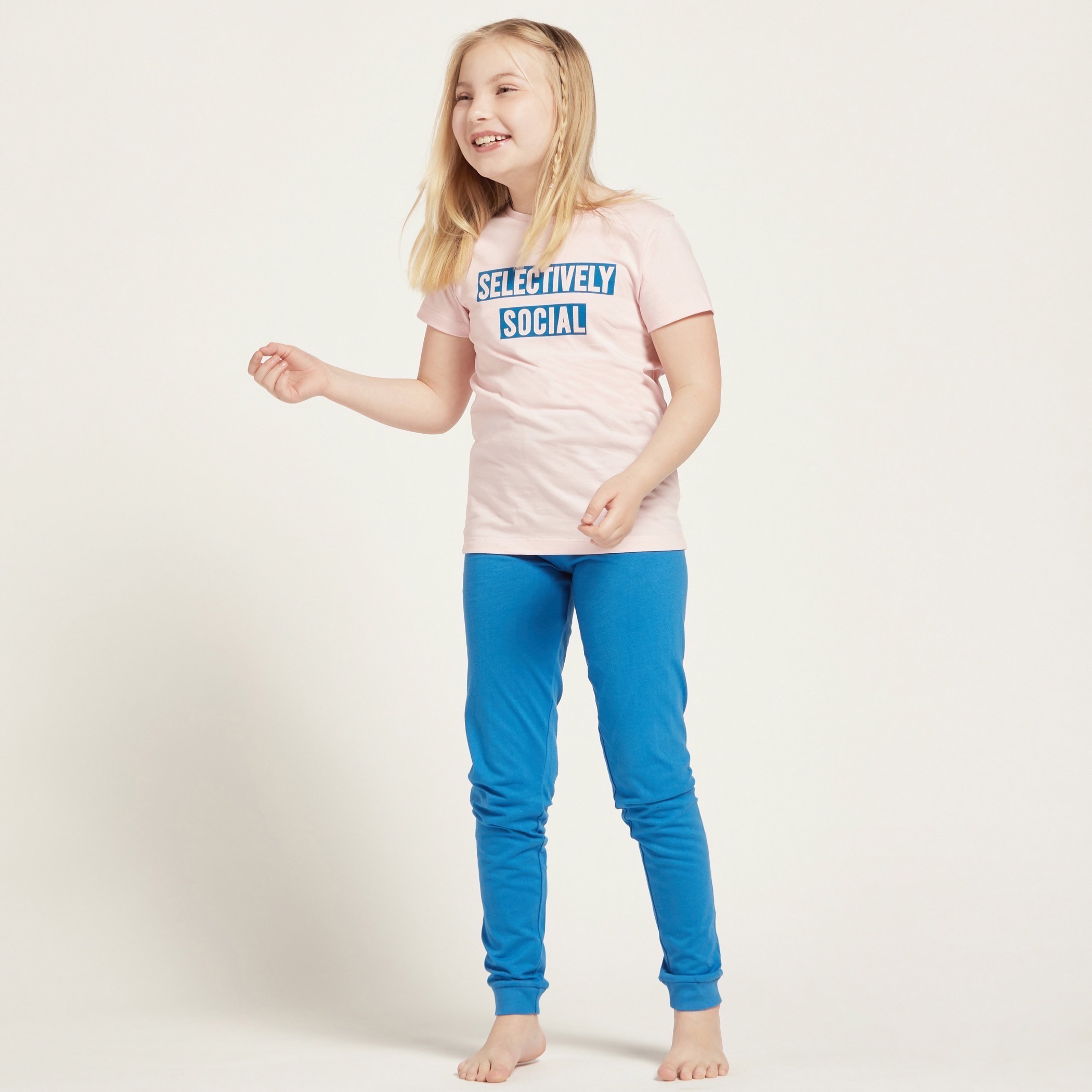 طقم بنطلون بيجاما وتيشيرت بأكمام قصيرة وطبعات نصيّة من جونيورز-girls-clothing-nightwear-image-2