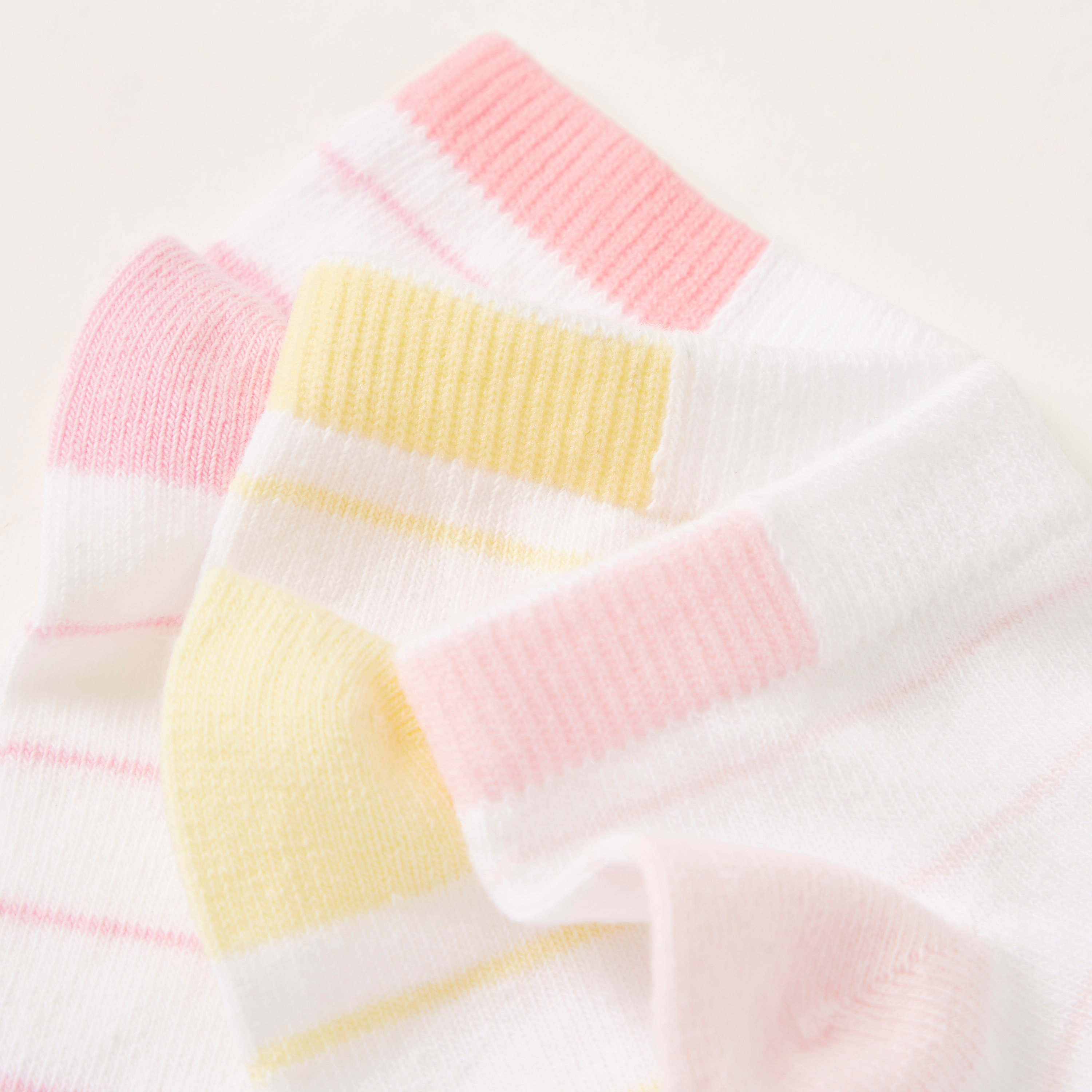 جوارب مخططة بطول الكاحل من جونيورز - طقم من 3 أزواج-baby-girls-accessories-socks-image-4