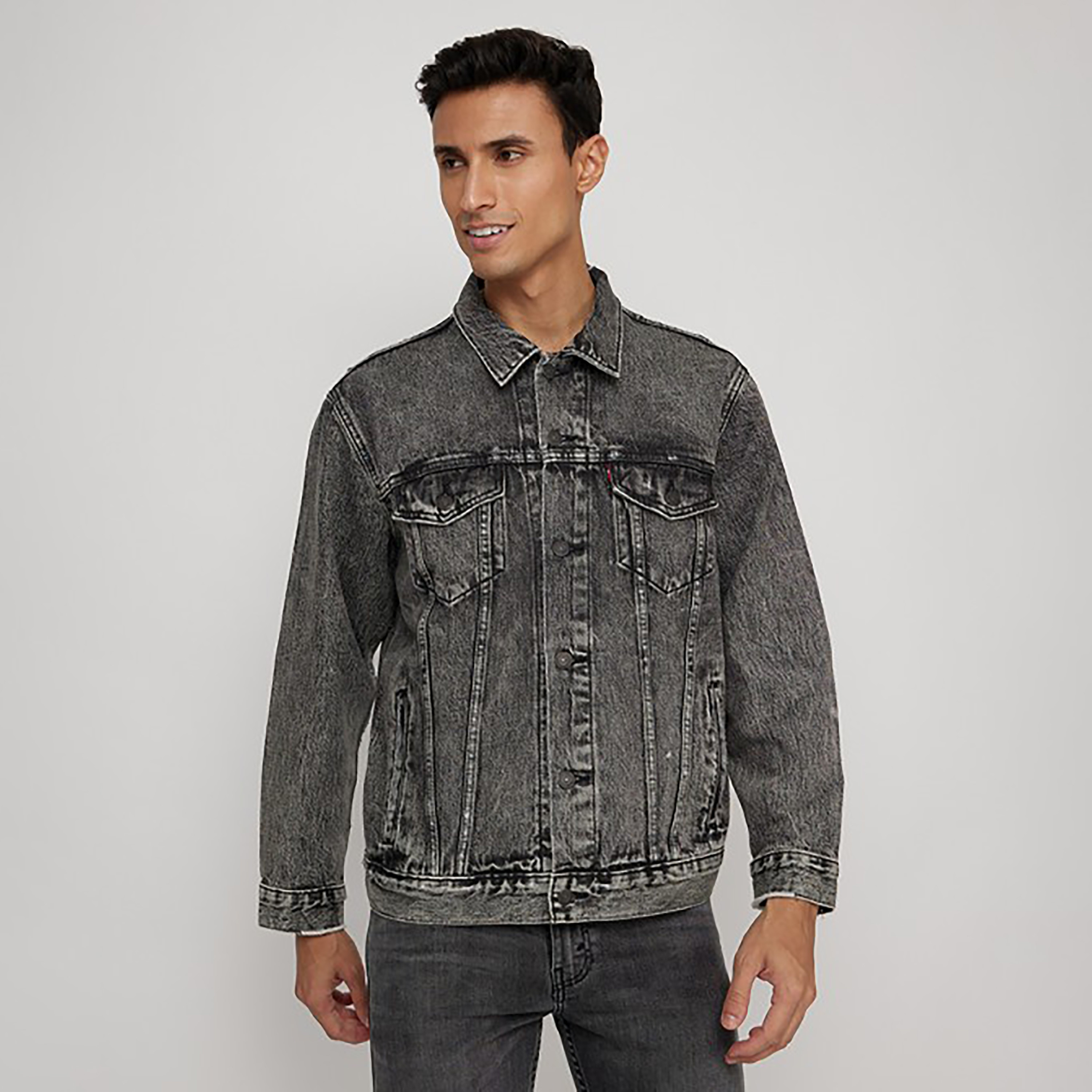 جاكيت ذو تراكر من ليفايز سادة-men-clothing-jacketsandblazers-jackets-image-4