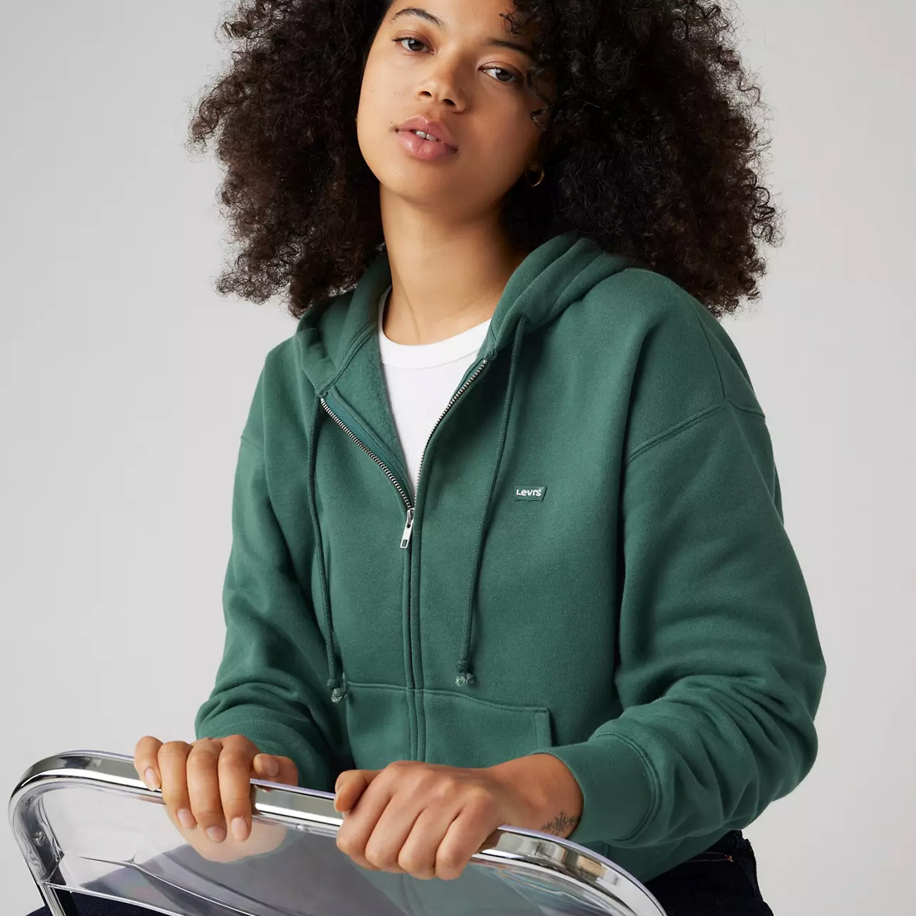 Levi's Women's Solid Hooded Neck Long Sleeves Hoodie-women-clothing-sportswearandactivewear-hoodiesandsweatshirts-image-4