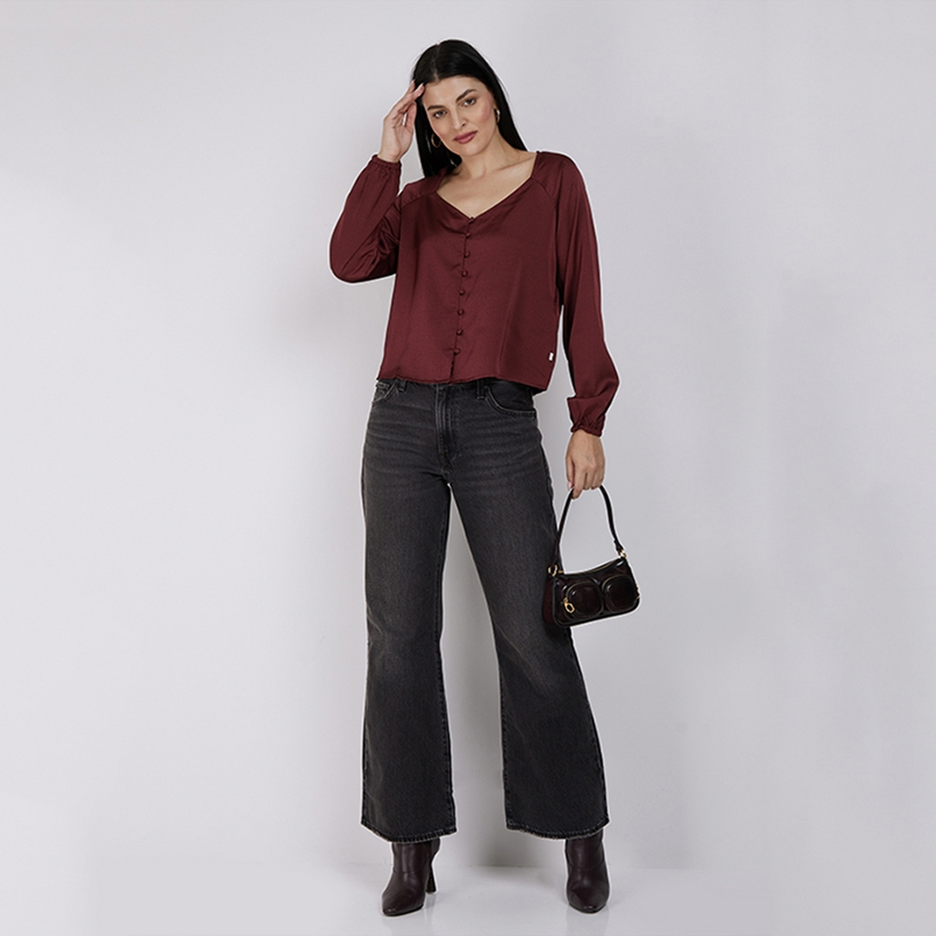 بلوزة بياقة سويتهارت هندسية وأكمام منفوخة من ليفايس-women-clothing-shirtsandblouses-blouses-image-2