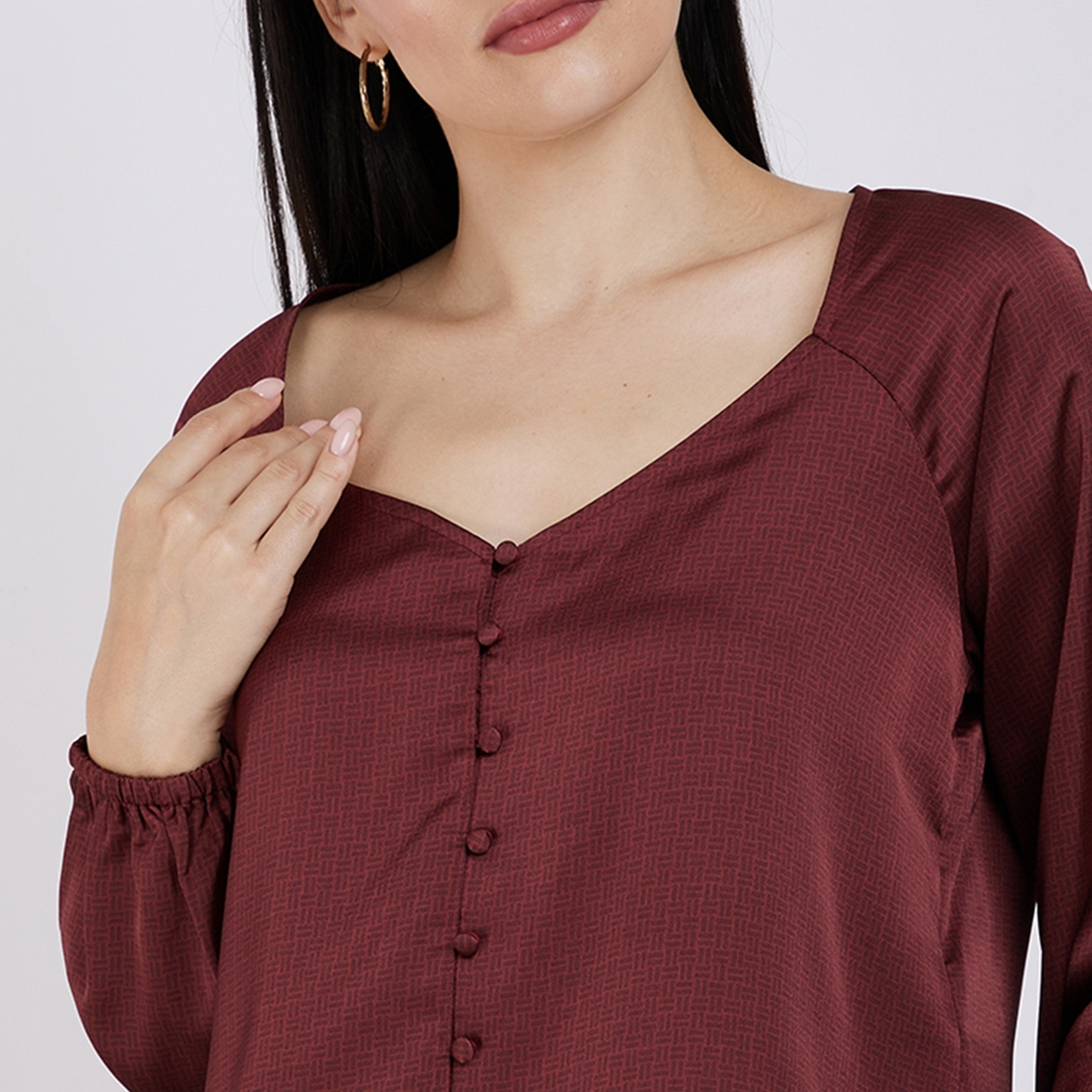 بلوزة بياقة سويتهارت هندسية وأكمام منفوخة من ليفايس-women-clothing-shirtsandblouses-blouses-image-3