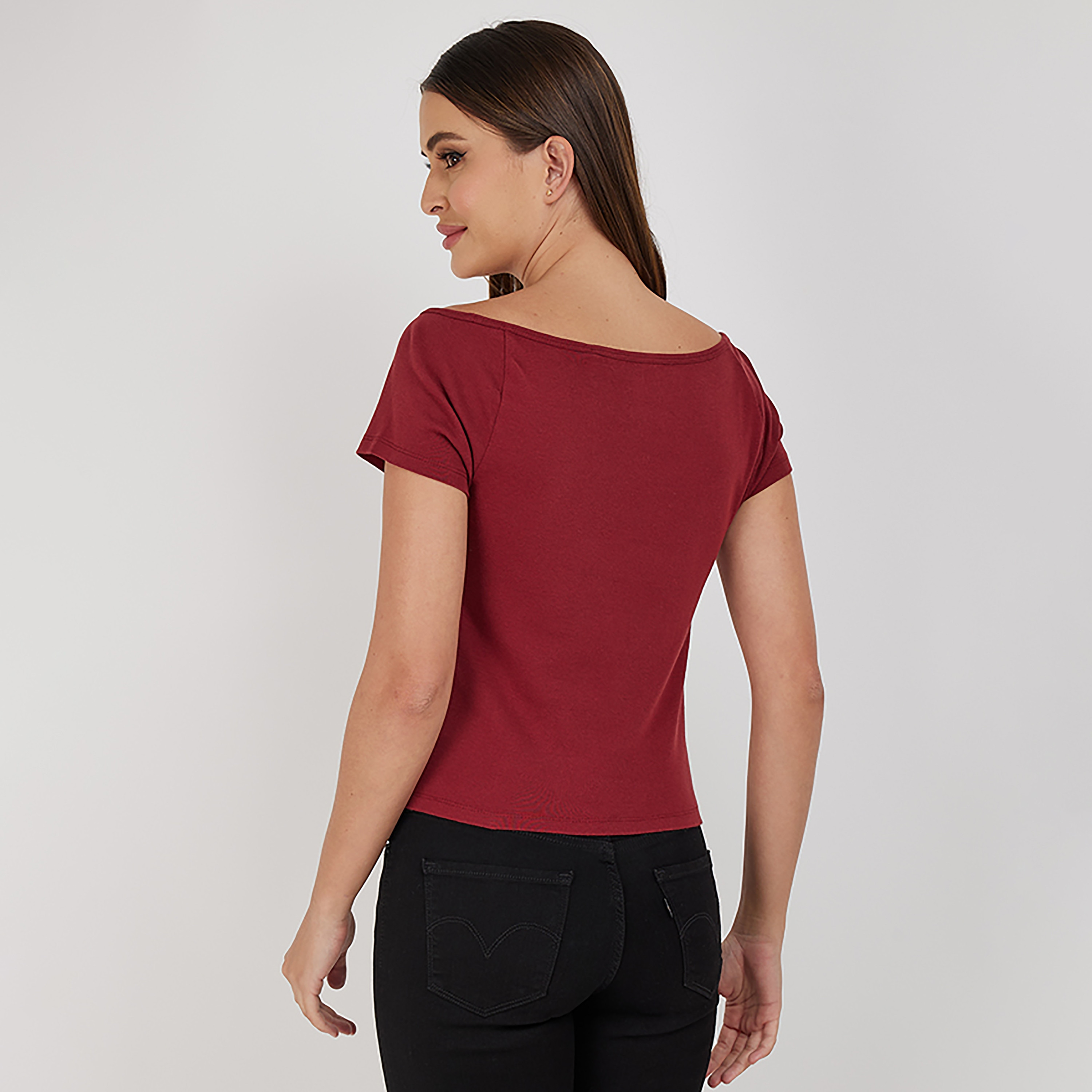 بلوزة من ليفايز بطبعات سكوب برقبة وأكمام قصيرة-women-clothing-shirtsandblouses-blouses-image-1