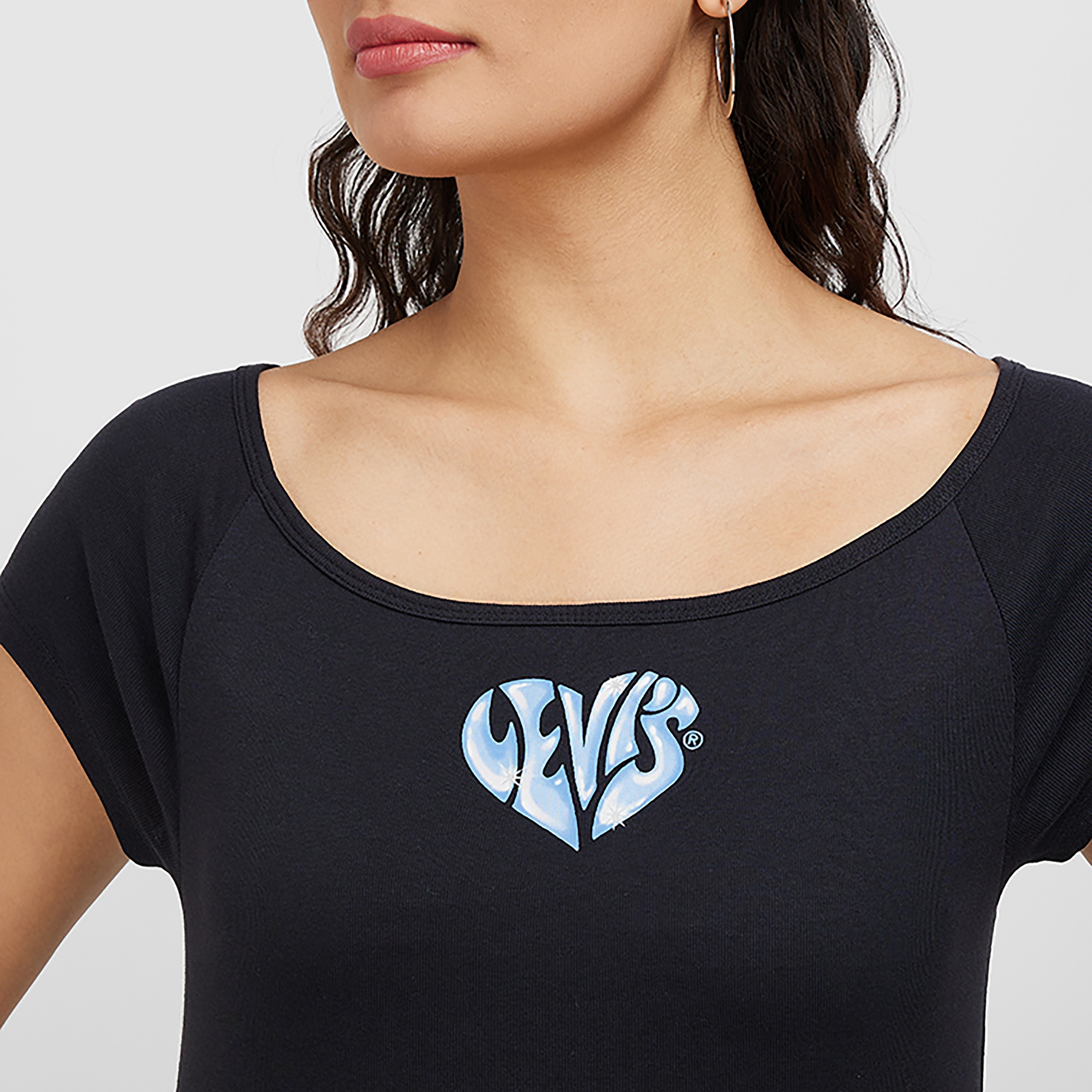 بلوزة من ليفايز بطبعات سكوب برقبة وأكمام قصيرة-women-clothing-shirtsandblouses-blouses-image-3