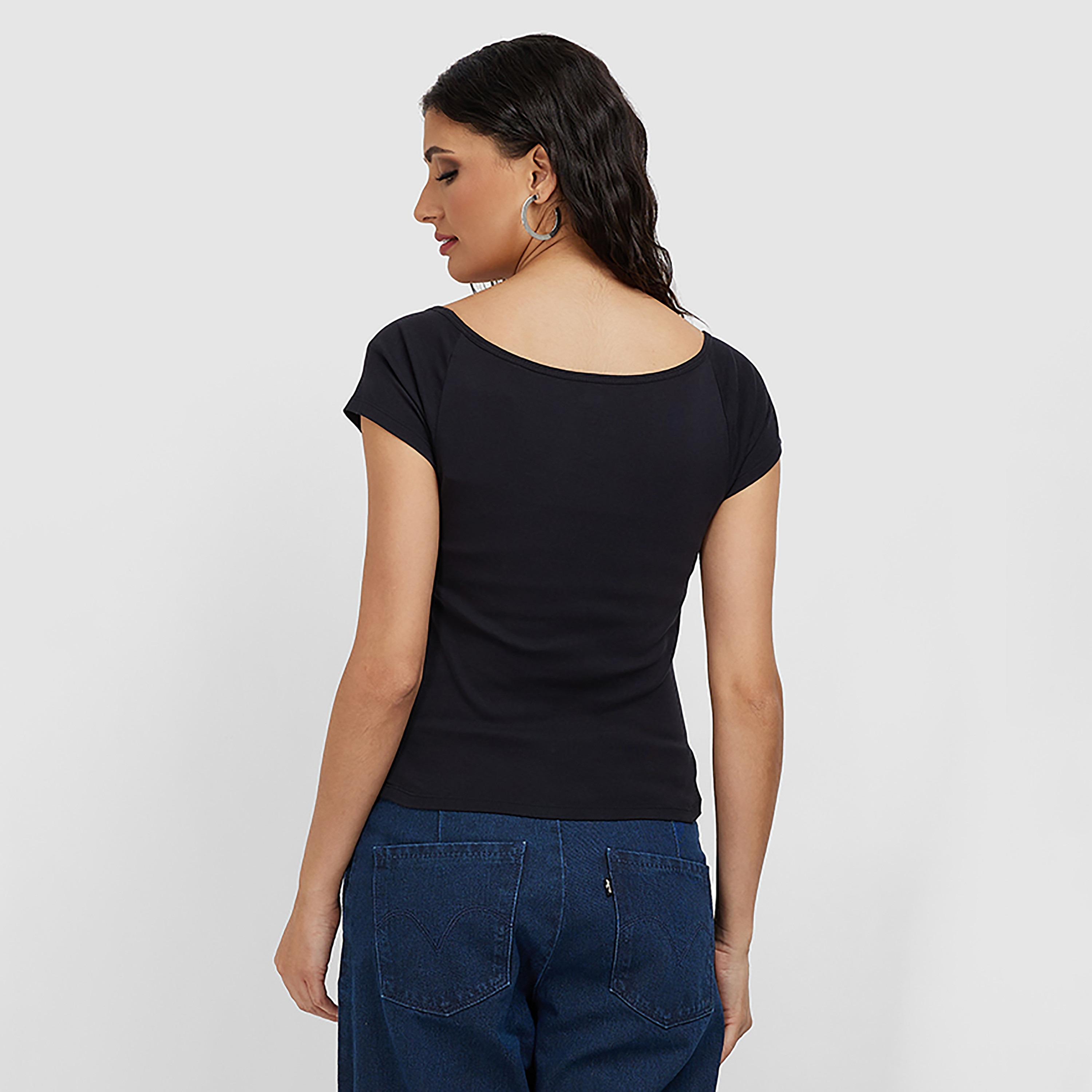بلوزة من ليفايز بطبعات سكوب برقبة وأكمام قصيرة-women-clothing-shirtsandblouses-blouses-image-4