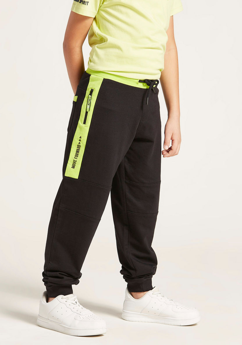 Juniors Textured Joggers with Zipped Pockets-Shorts-image-2