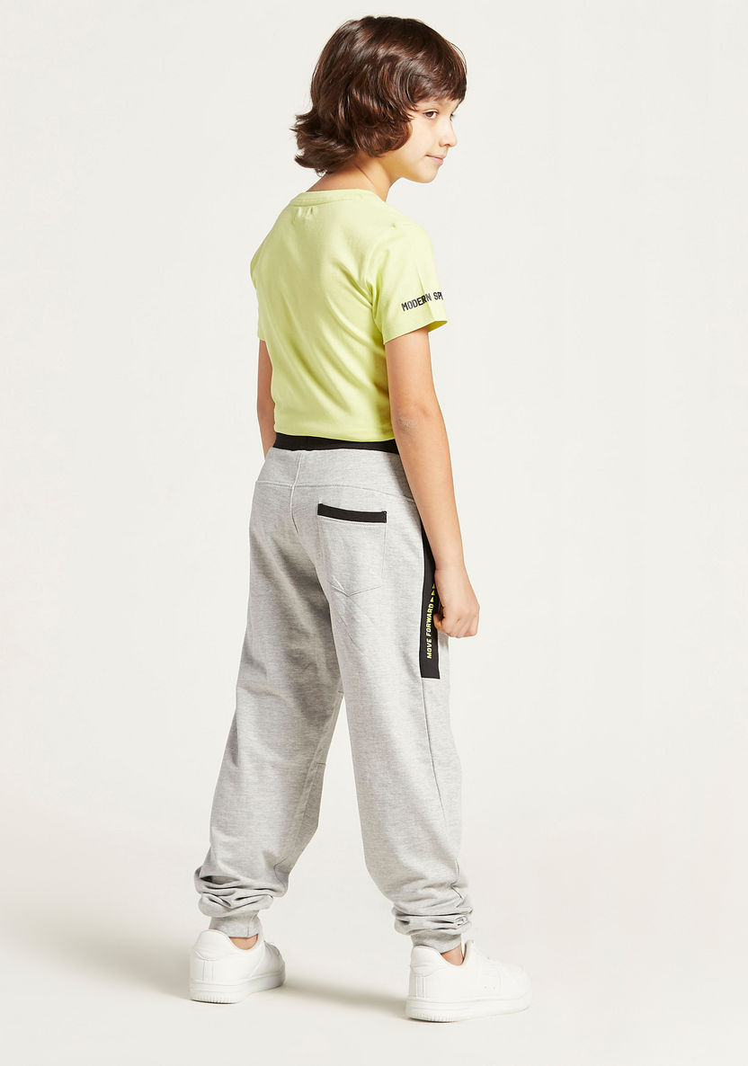 Juniors Textured Joggers with Zipped Pockets-Shorts-image-3