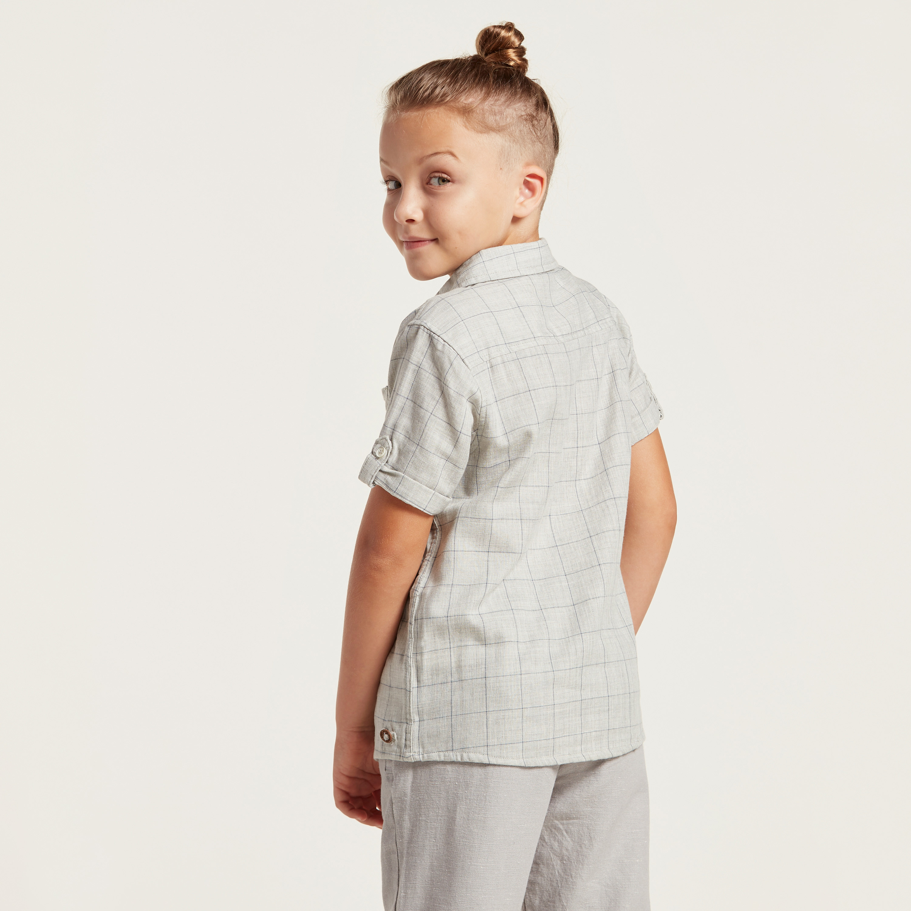 قميص كاروهات بأكمام قصيرة وتفاصيل جيب-boys-clothing-shirts-image-4