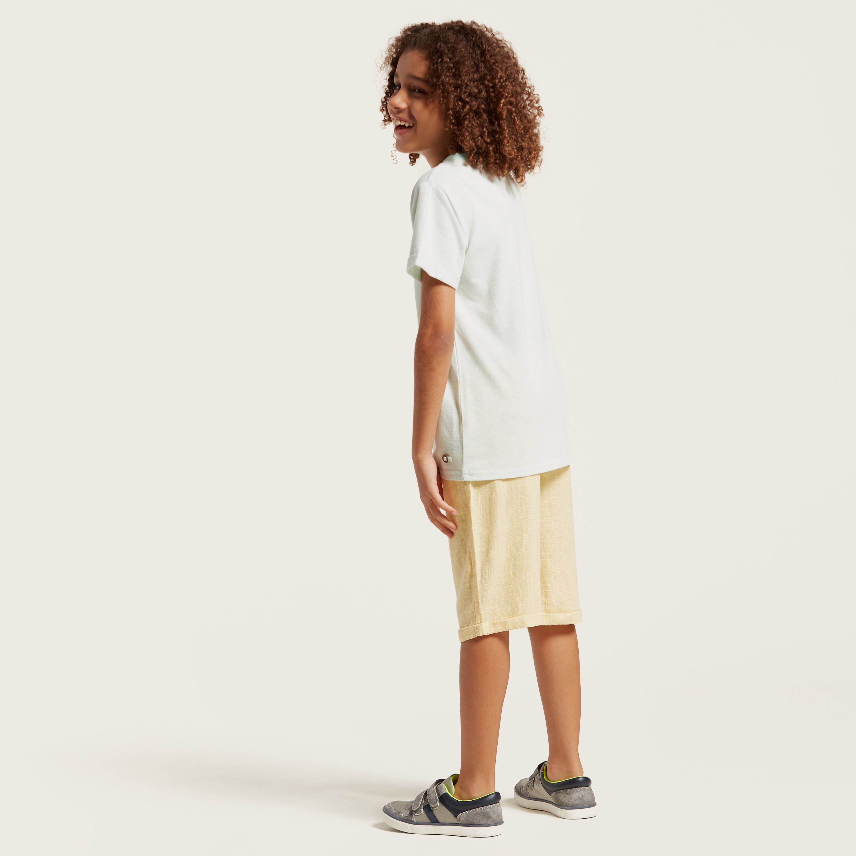 شورت سادة بحزام وسحّاب إغلاق من إليجو-boys-clothing-bottoms-shorts-image-4